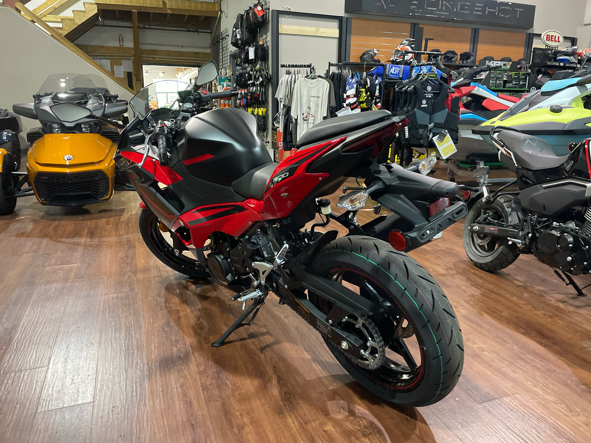 2025 Kawasaki Ninja 500 SE ABS in Tyngsboro, Massachusetts - Photo 16