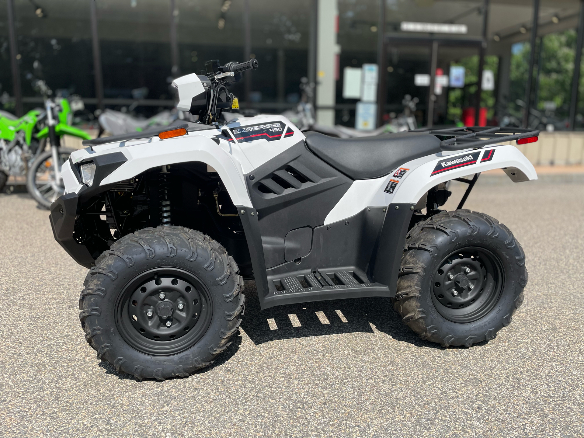 2025 Kawasaki Brute Force 450 4x4 in Tyngsboro, Massachusetts - Photo 2