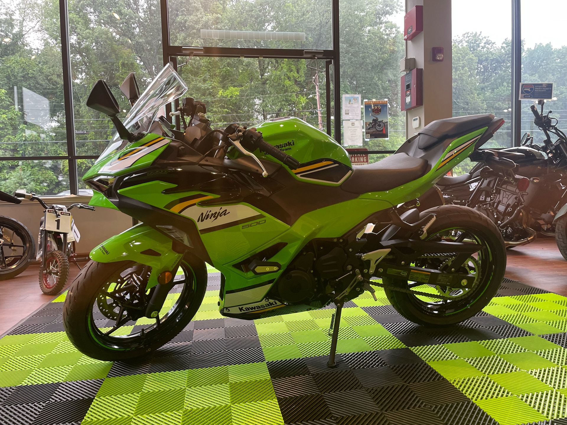2025 Kawasaki Ninja 500 SE KRT Edition ABS in Tyngsboro, Massachusetts - Photo 2