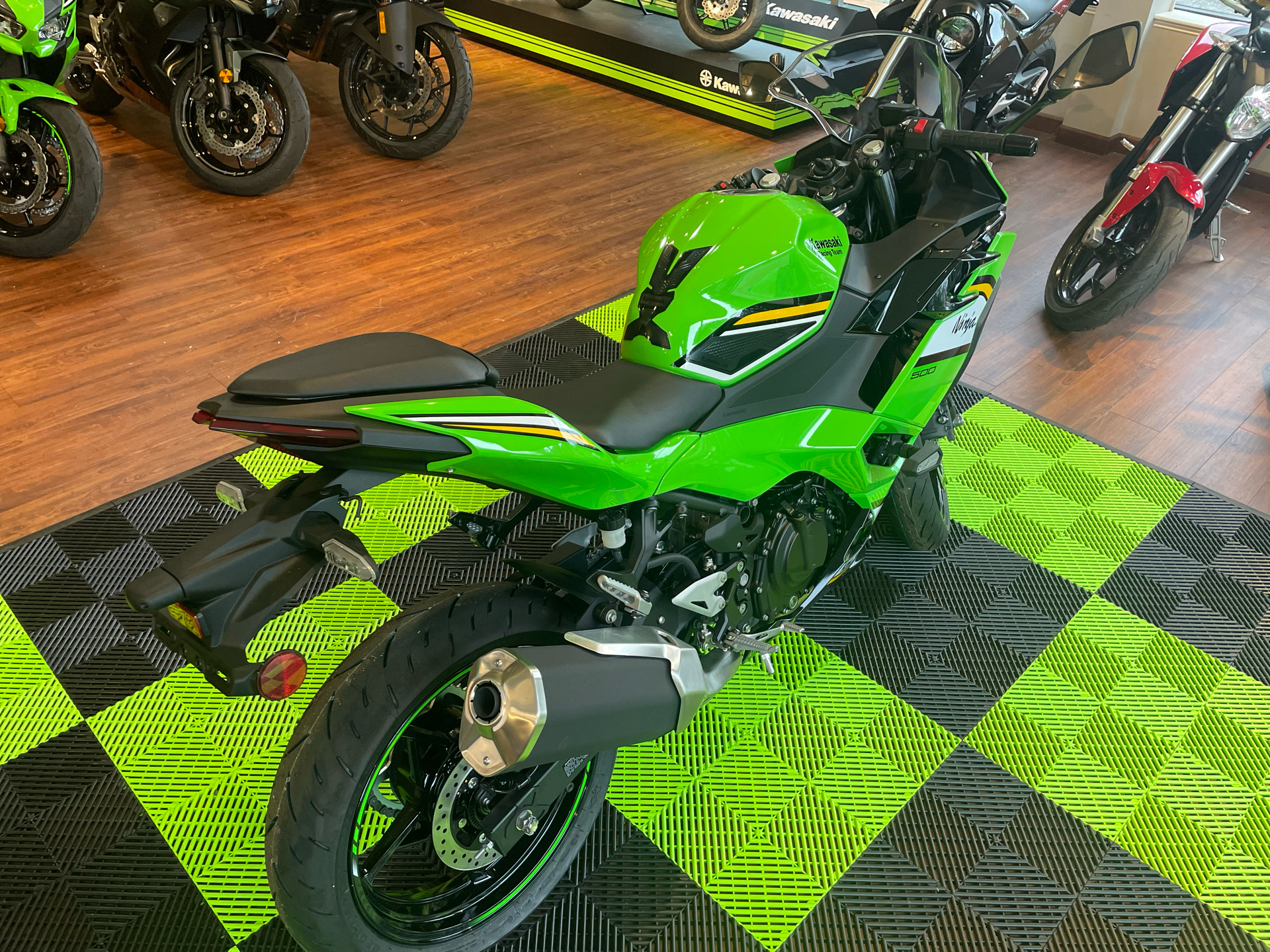 2025 Kawasaki Ninja 500 SE KRT Edition ABS in Tyngsboro, Massachusetts - Photo 9