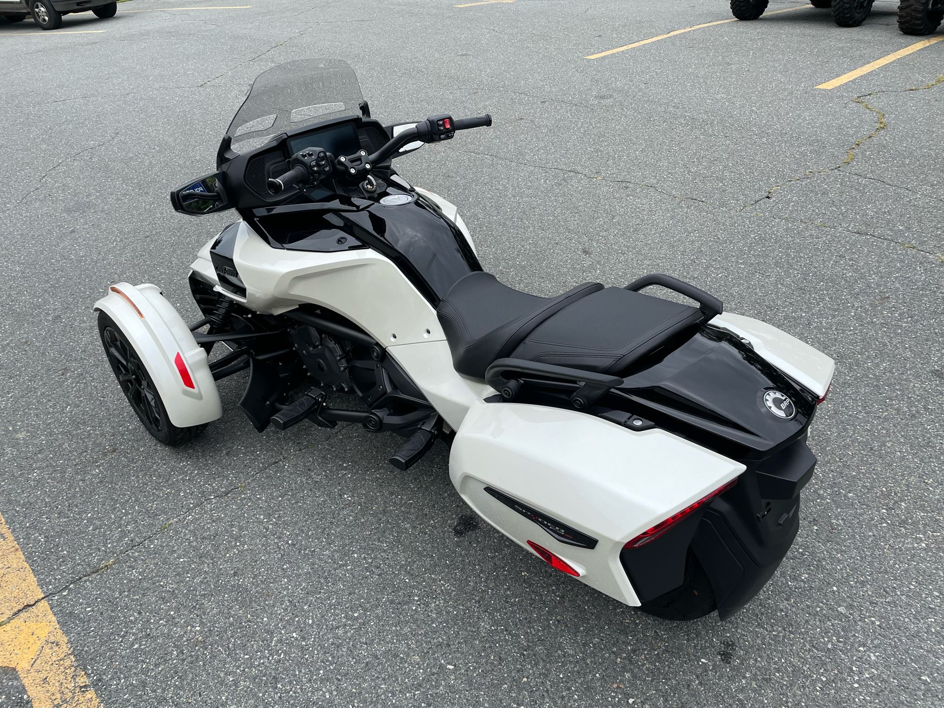2024 Can-Am Spyder F3-T in Tyngsboro, Massachusetts - Photo 8
