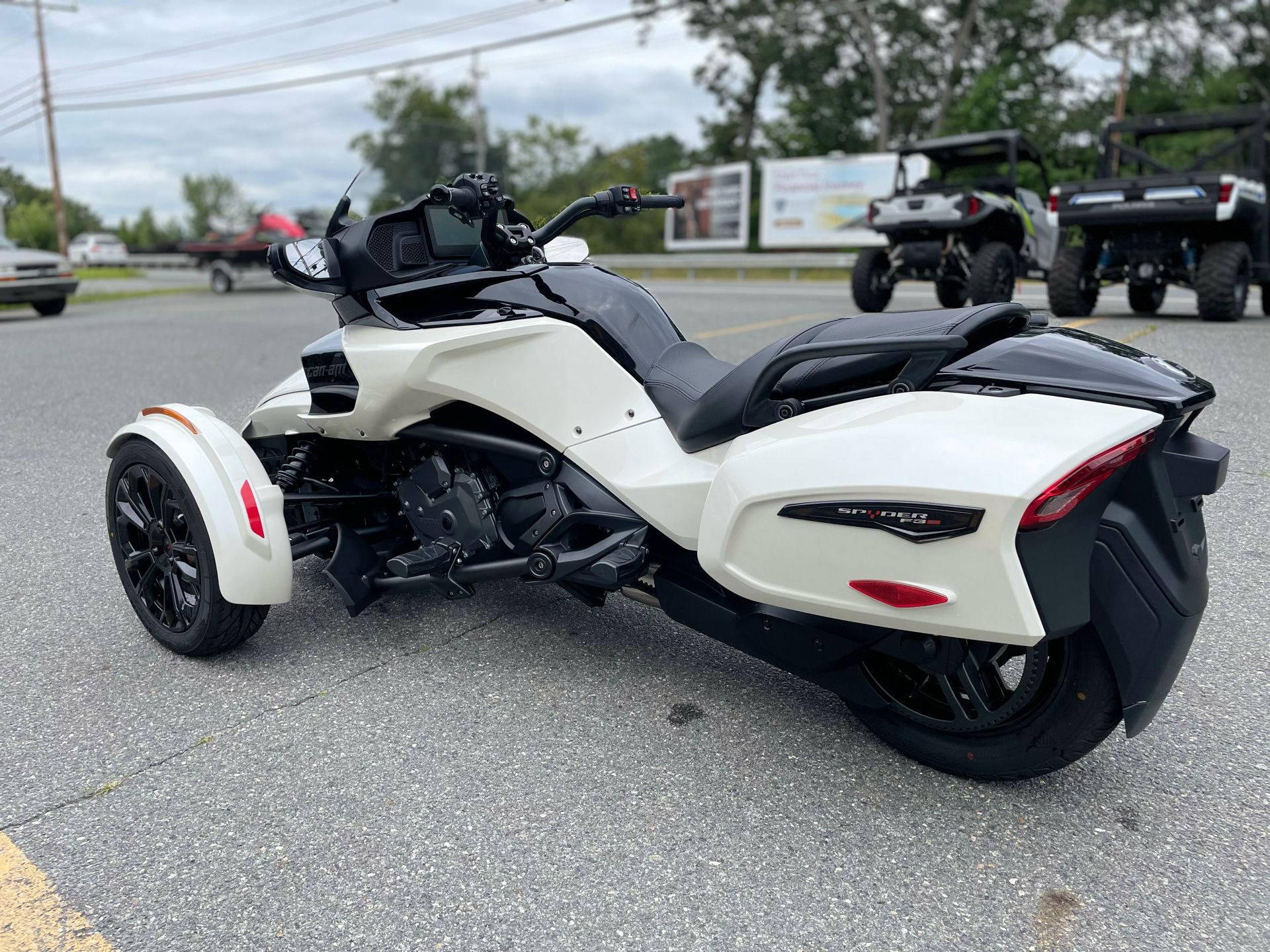 2024 Can-Am Spyder F3-T in Tyngsboro, Massachusetts - Photo 9