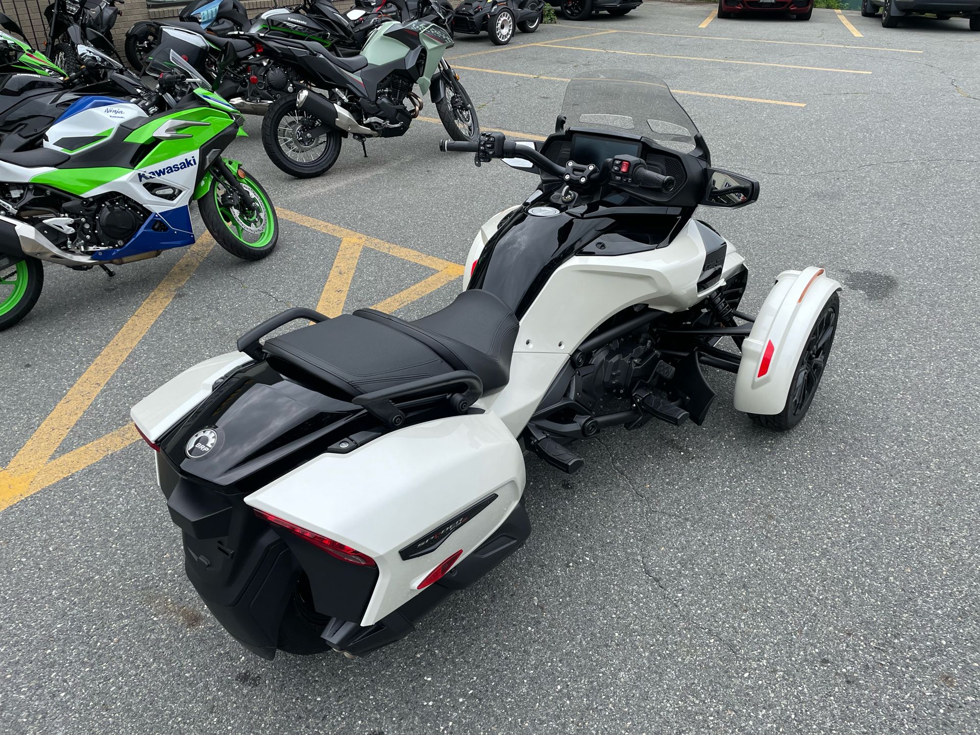 2024 Can-Am Spyder F3-T in Tyngsboro, Massachusetts - Photo 13