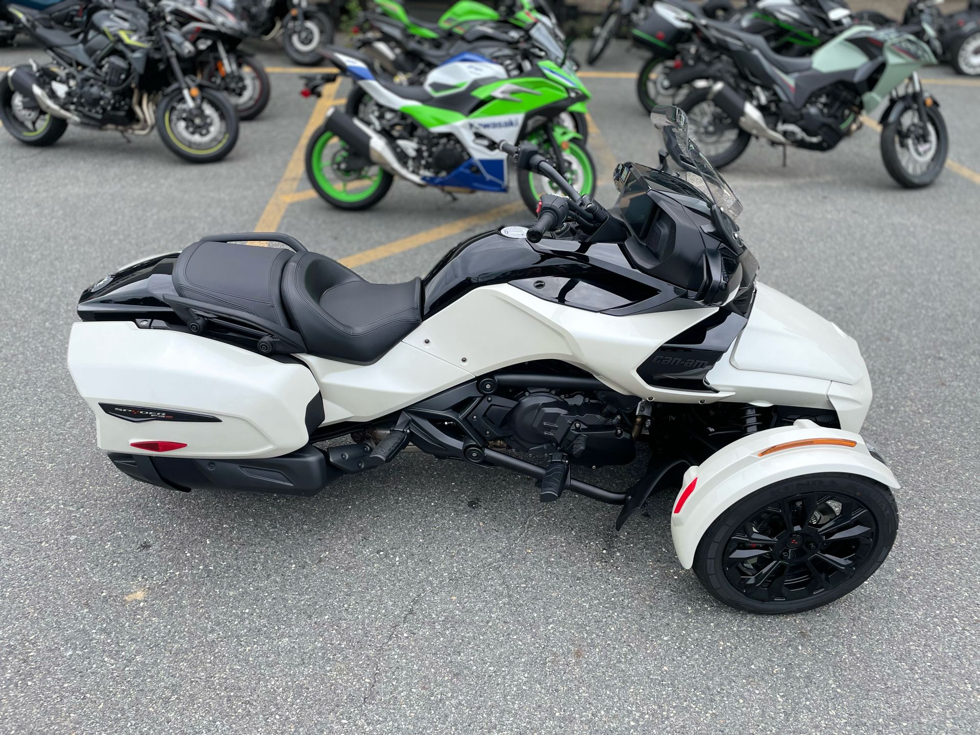 2024 Can-Am Spyder F3-T in Tyngsboro, Massachusetts - Photo 14