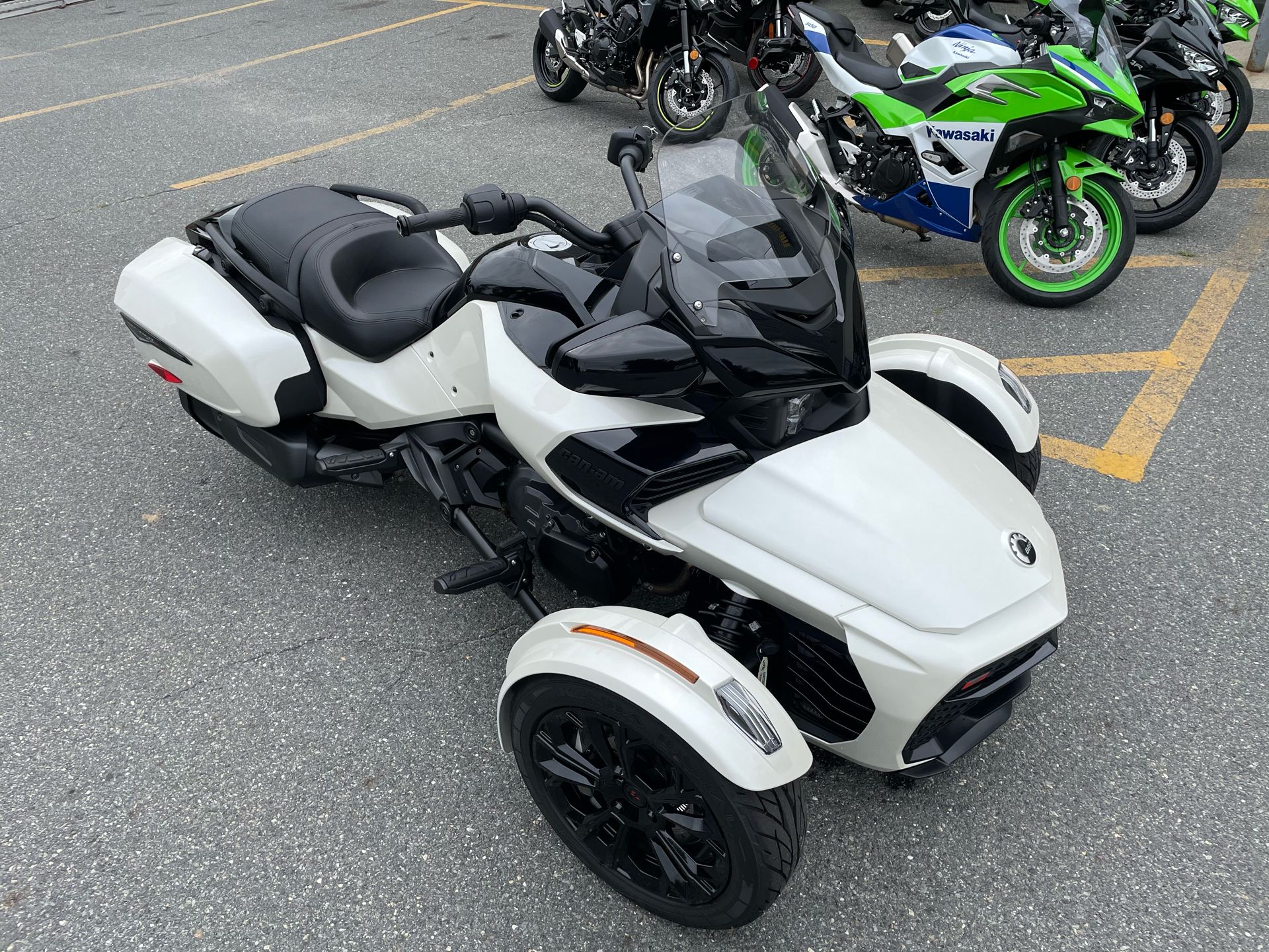 2024 Can-Am Spyder F3-T in Tyngsboro, Massachusetts - Photo 16