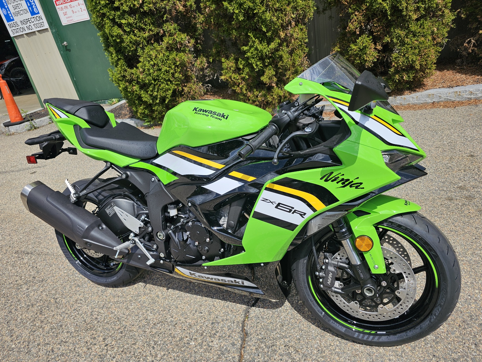 2025 Kawasaki Ninja ZX-6R KRT Edition ABS in Tyngsboro, Massachusetts - Photo 10