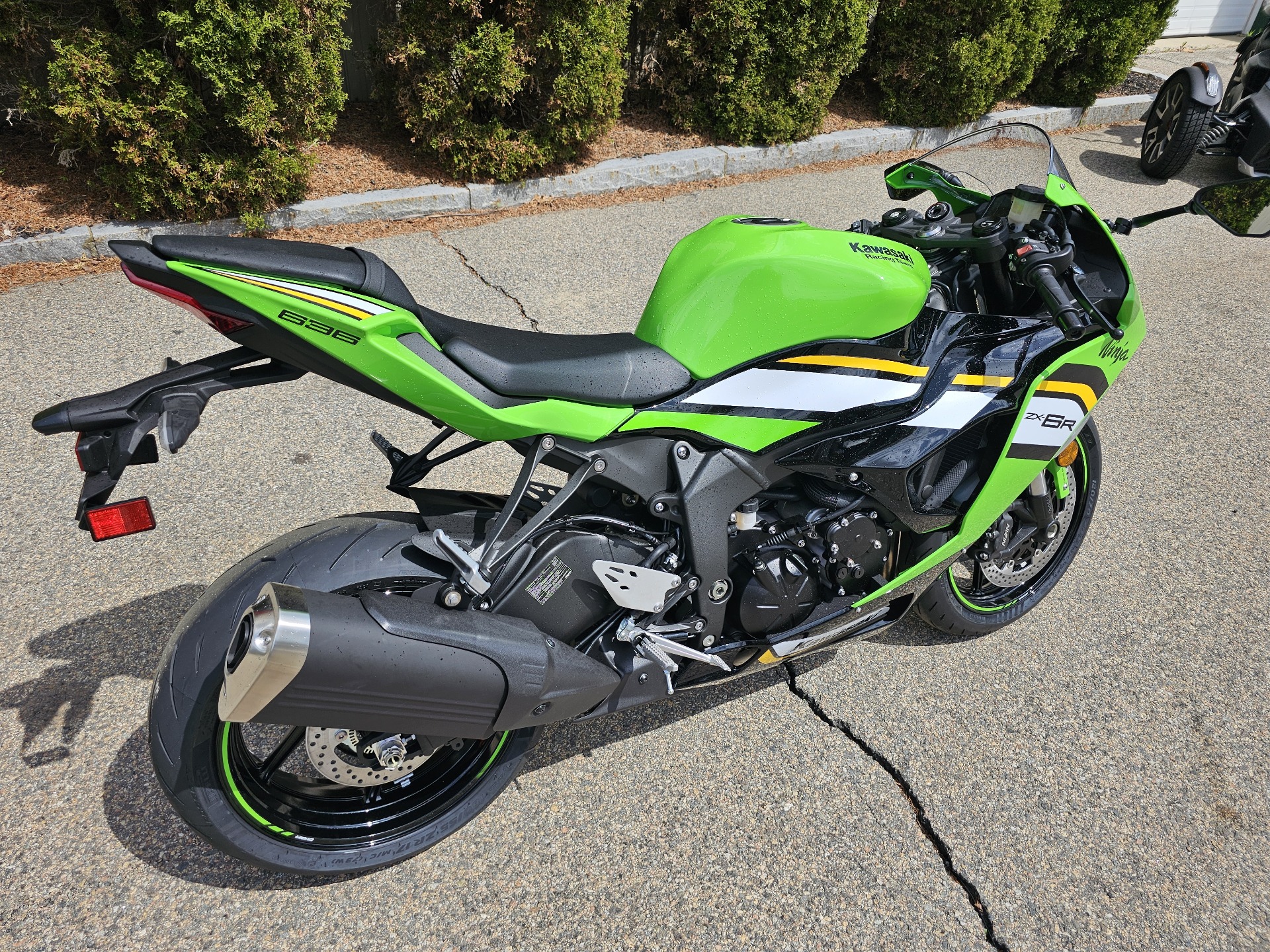 2025 Kawasaki Ninja ZX-6R KRT Edition ABS in Tyngsboro, Massachusetts - Photo 11