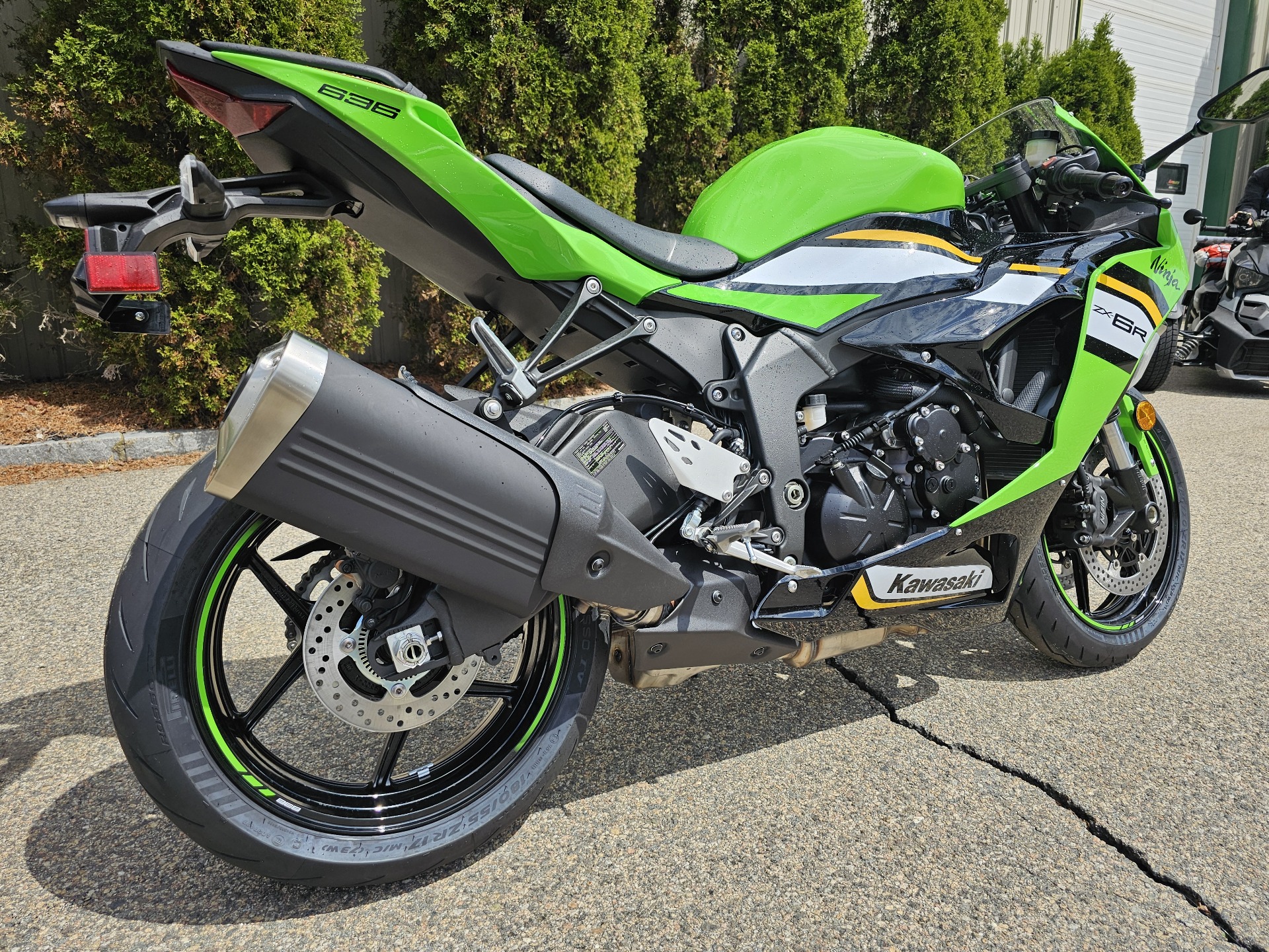 2025 Kawasaki Ninja ZX-6R KRT Edition ABS in Tyngsboro, Massachusetts - Photo 4
