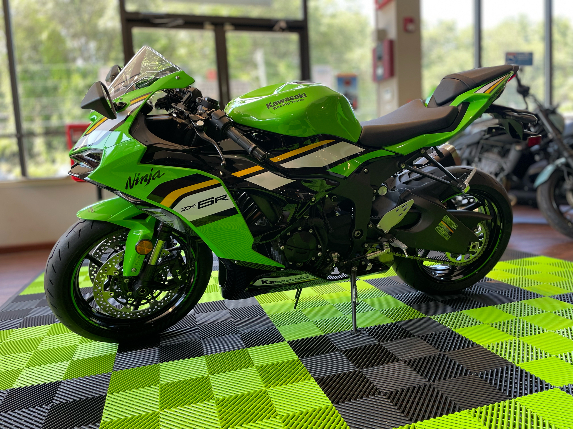 2025 Kawasaki Ninja ZX-6R KRT Edition ABS in Tyngsboro, Massachusetts - Photo 6