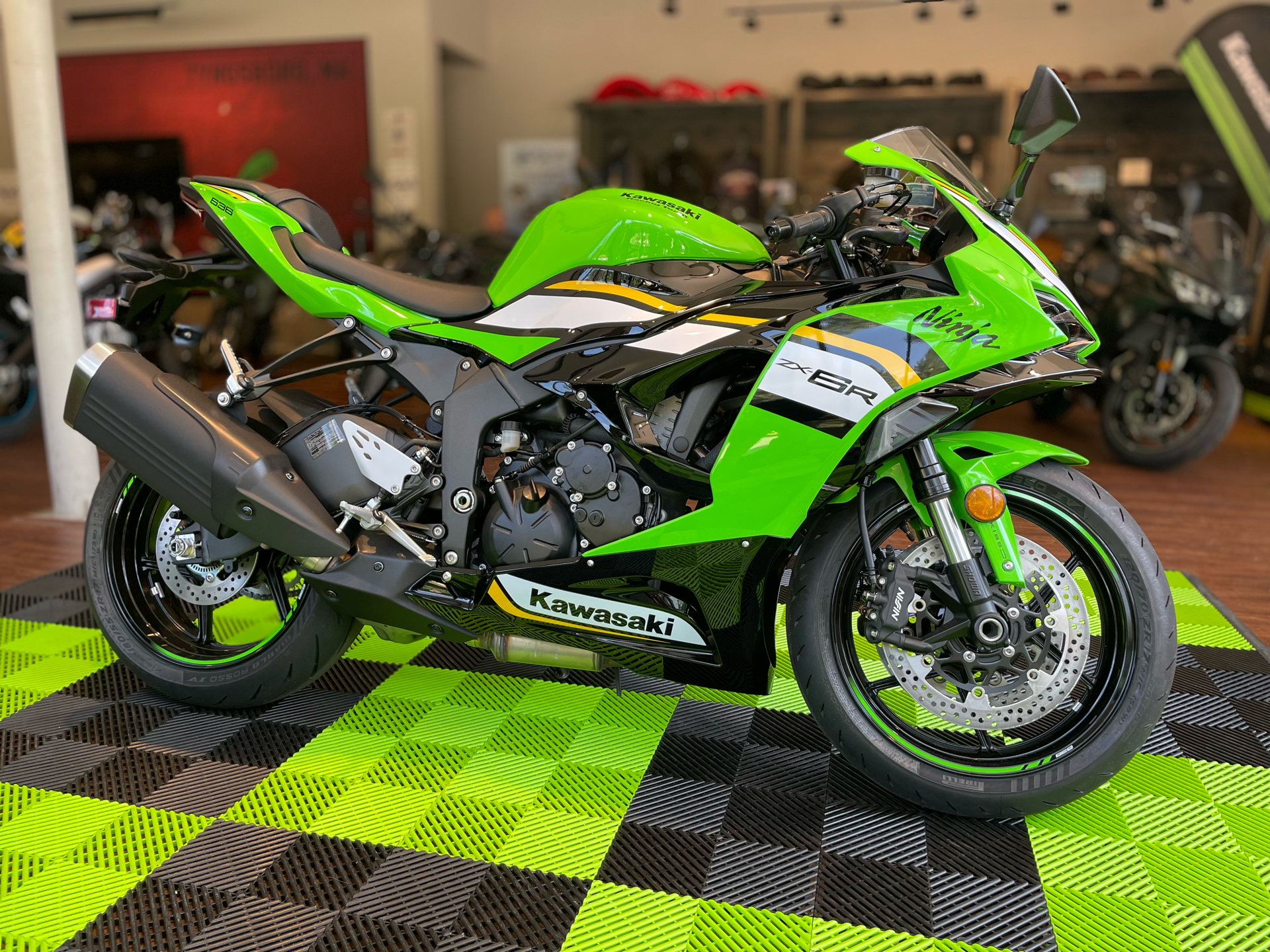 2025 Kawasaki Ninja ZX-6R KRT Edition ABS in Tyngsboro, Massachusetts - Photo 4