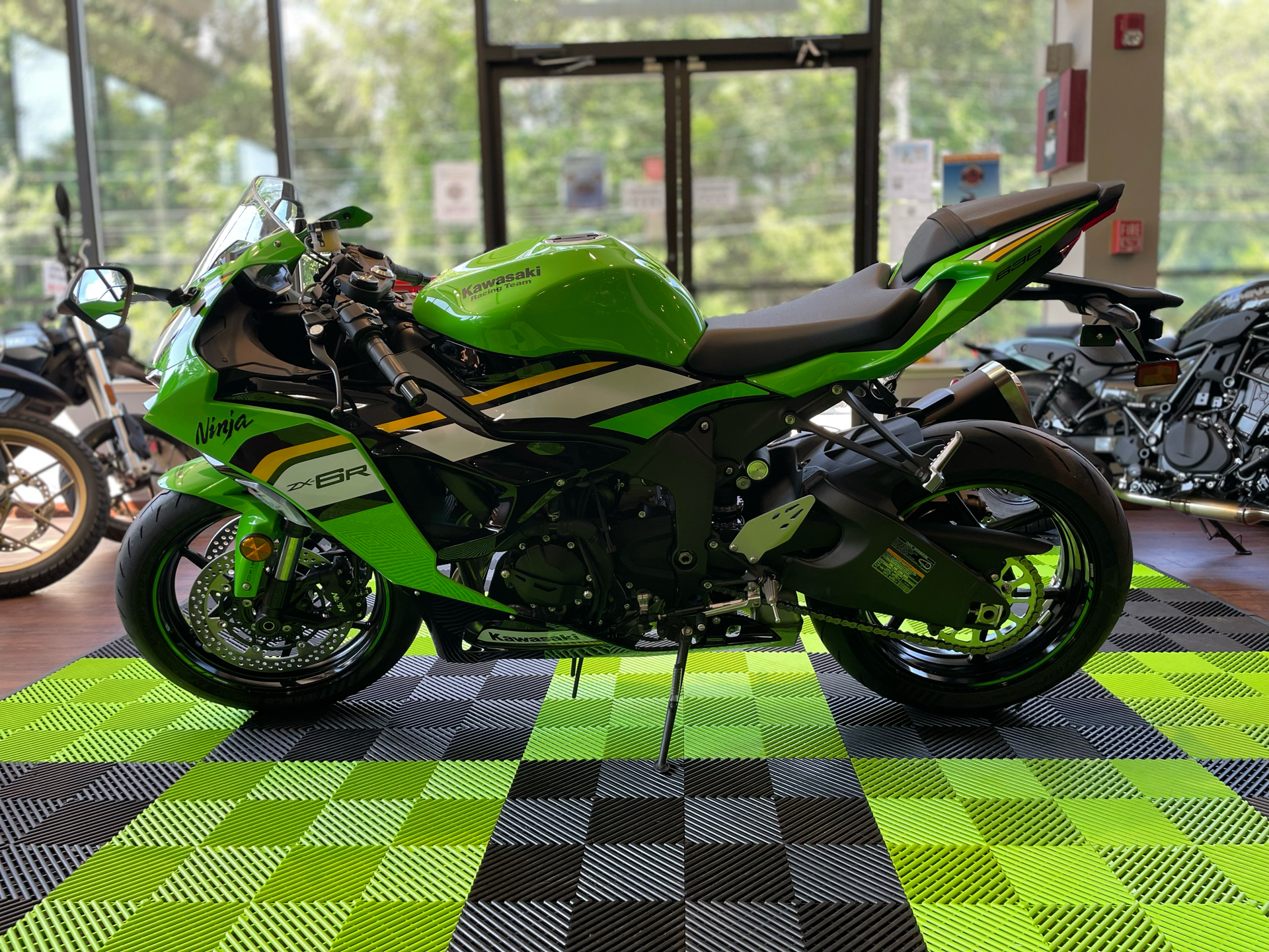 2025 Kawasaki Ninja ZX-6R KRT Edition ABS in Tyngsboro, Massachusetts - Photo 2