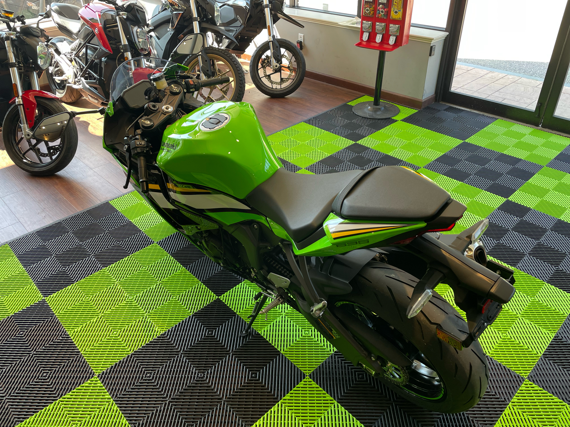 2025 Kawasaki Ninja ZX-6R KRT Edition ABS in Tyngsboro, Massachusetts - Photo 16