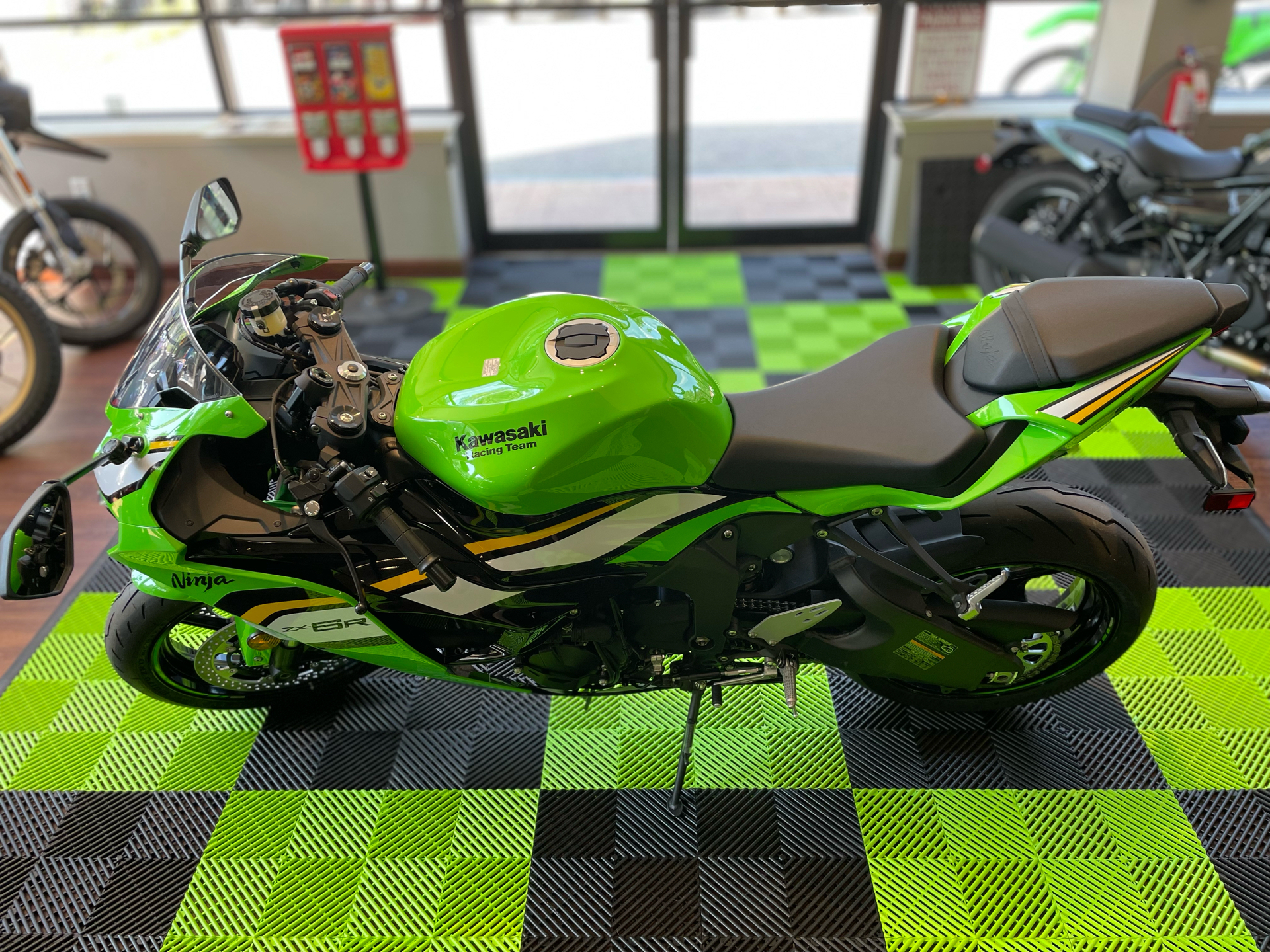 2025 Kawasaki Ninja ZX-6R KRT Edition ABS in Tyngsboro, Massachusetts - Photo 17