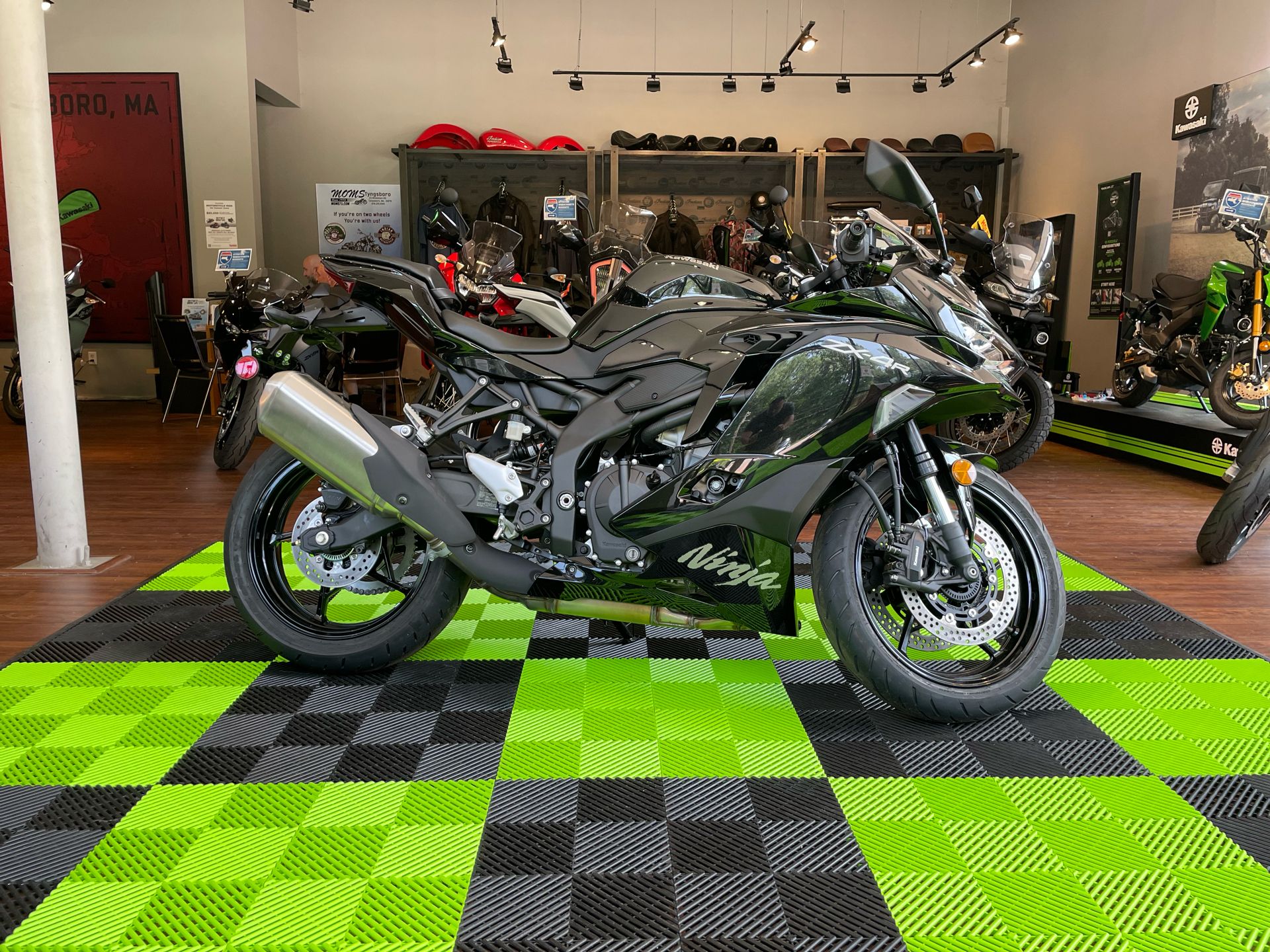 2024 Kawasaki Ninja ZX-4R ABS in Tyngsboro, Massachusetts - Photo 4