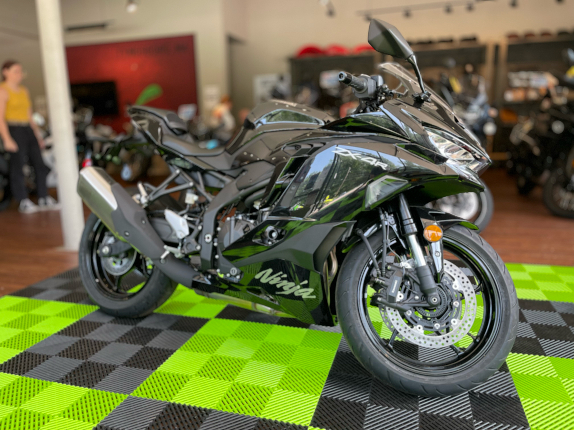 2024 Kawasaki Ninja ZX-4R ABS in Tyngsboro, Massachusetts - Photo 4