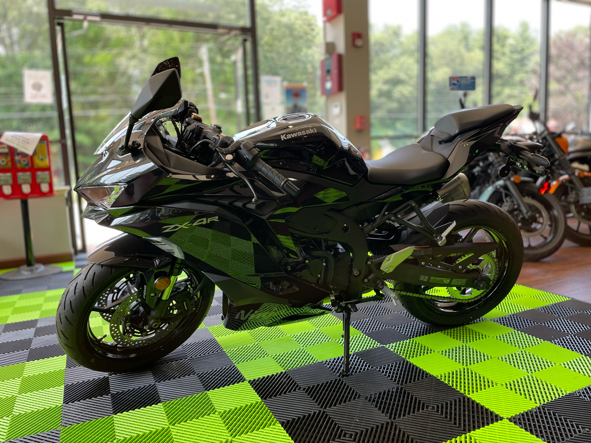 2024 Kawasaki Ninja ZX-4R ABS in Tyngsboro, Massachusetts - Photo 8