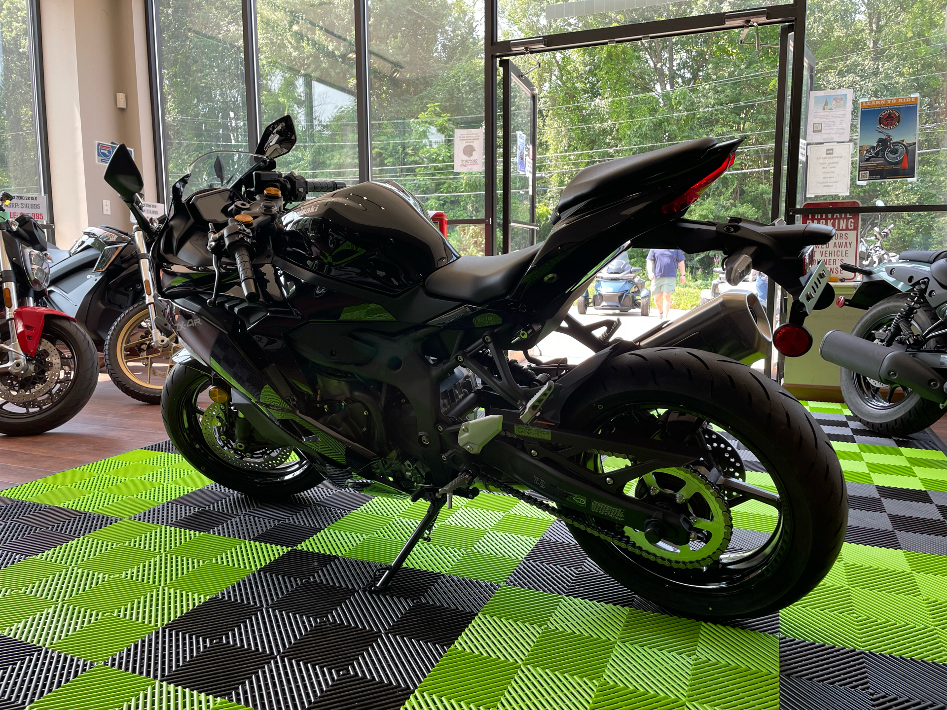 2024 Kawasaki Ninja ZX-4R ABS in Tyngsboro, Massachusetts - Photo 9
