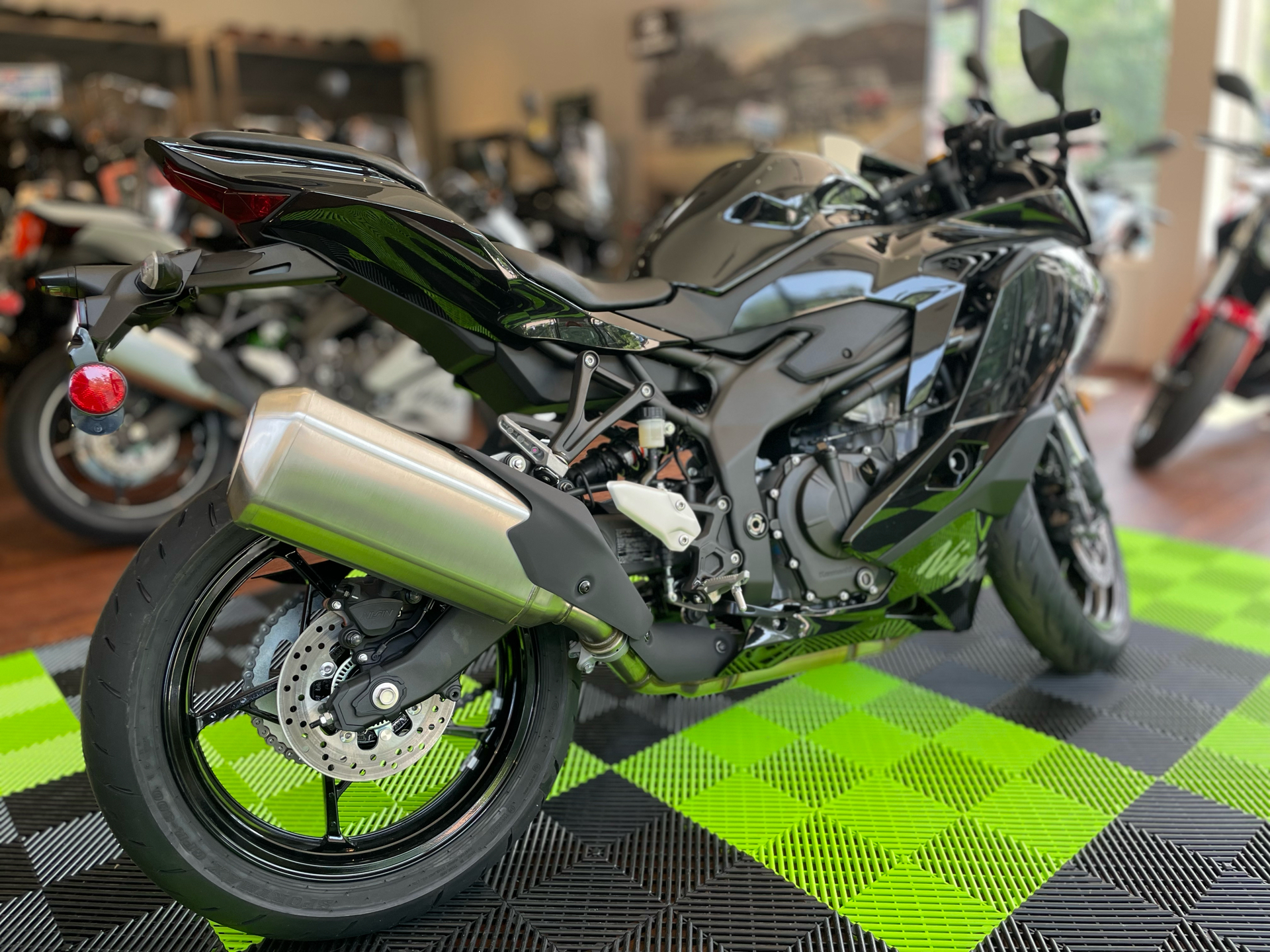 2024 Kawasaki Ninja ZX-4R ABS in Tyngsboro, Massachusetts - Photo 15