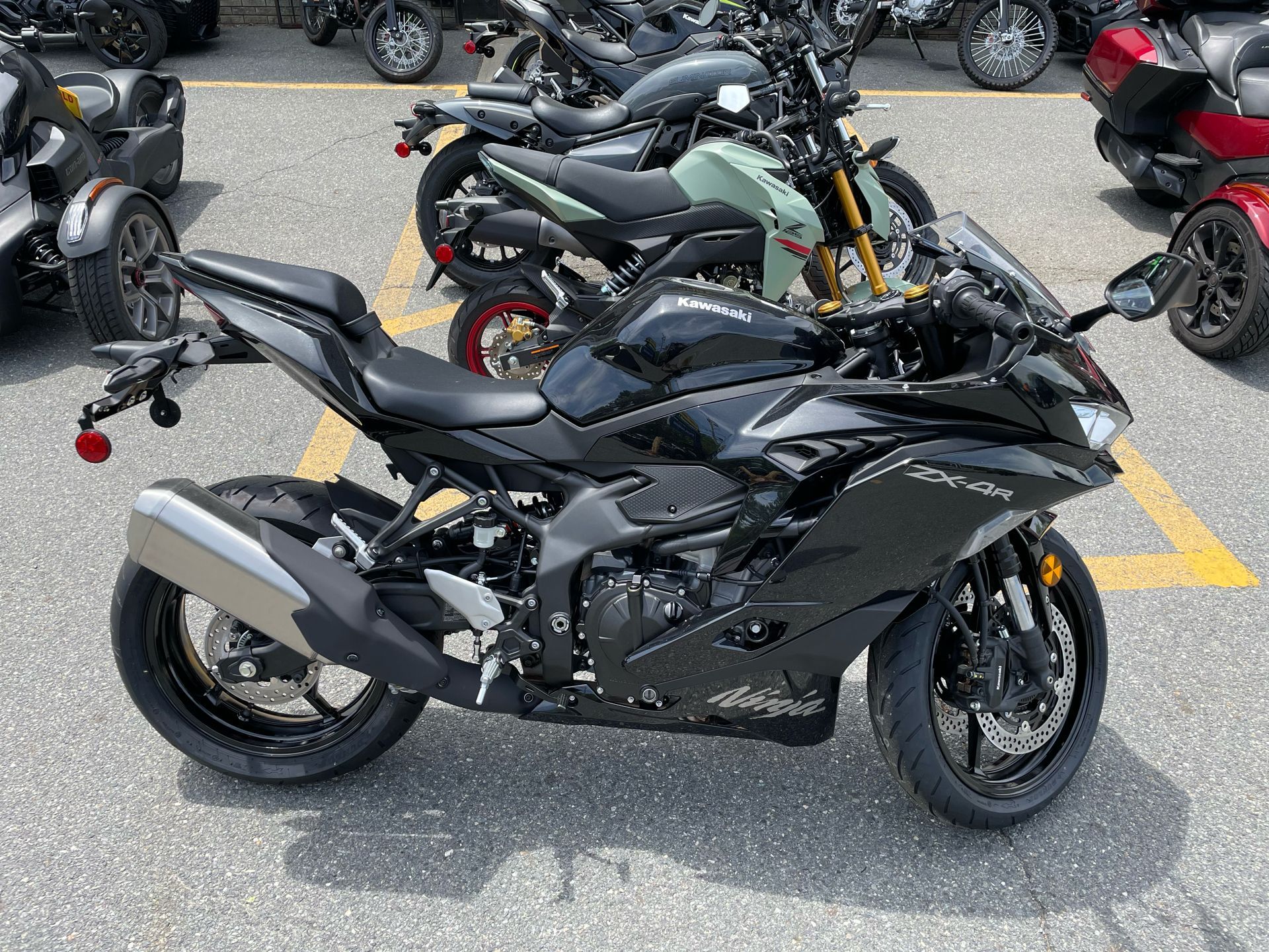 2024 Kawasaki Ninja ZX-4R ABS in Tyngsboro, Massachusetts - Photo 11