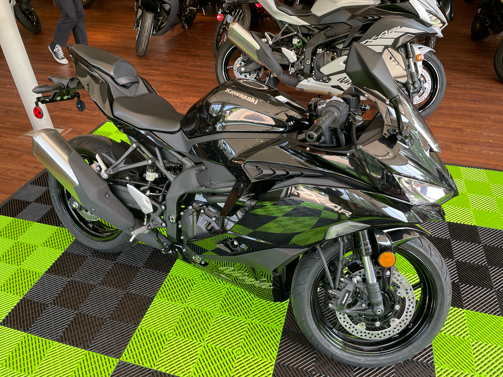 2024 Kawasaki Ninja ZX-4R ABS in Tyngsboro, Massachusetts - Photo 3