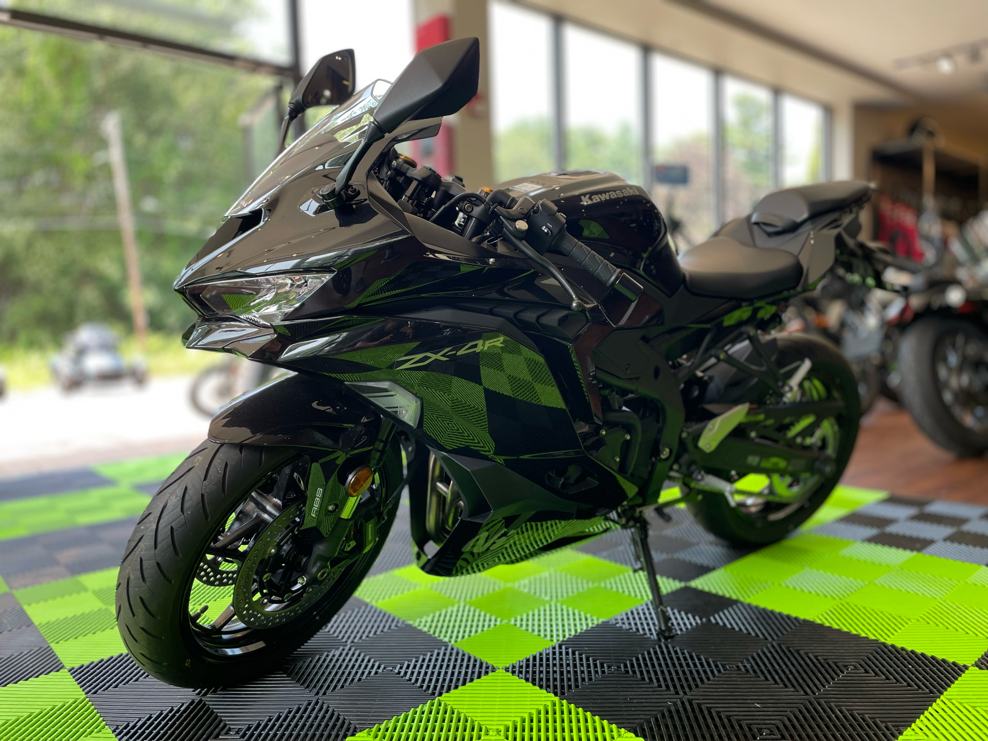 2024 Kawasaki Ninja ZX-4R ABS in Tyngsboro, Massachusetts - Photo 6