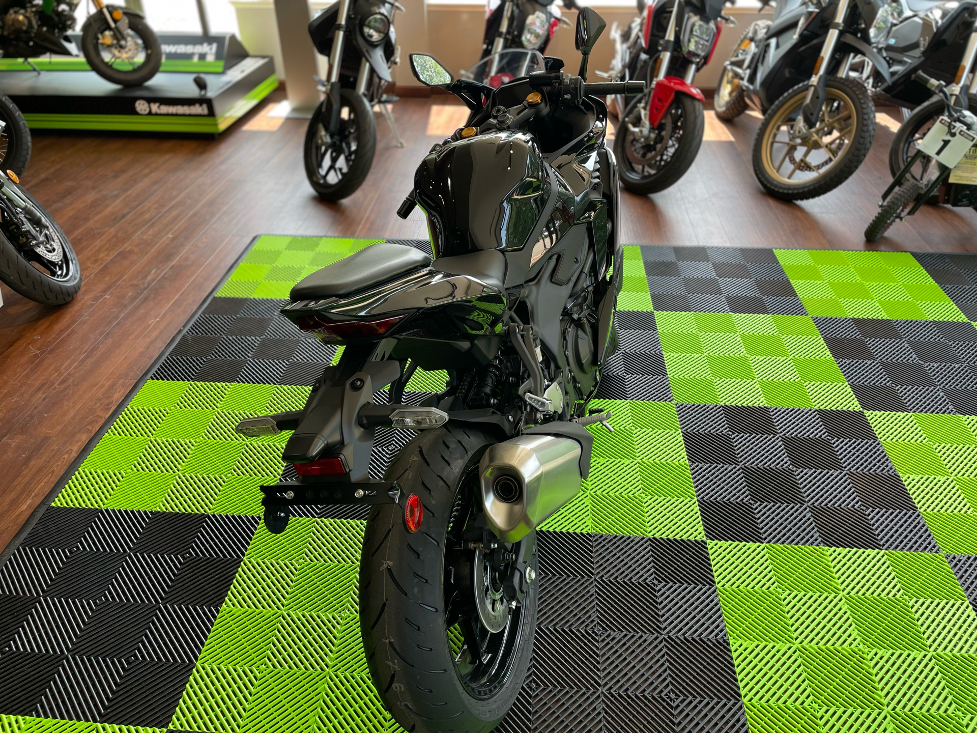 2024 Kawasaki Ninja ZX-4R ABS in Tyngsboro, Massachusetts - Photo 10
