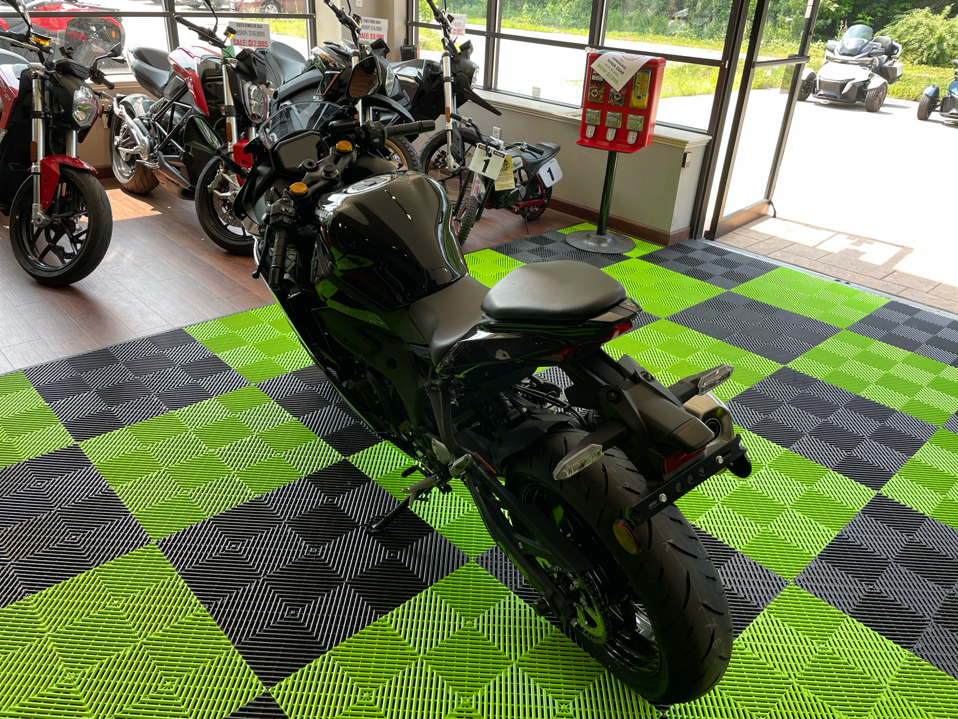 2024 Kawasaki Ninja ZX-4R ABS in Tyngsboro, Massachusetts - Photo 12