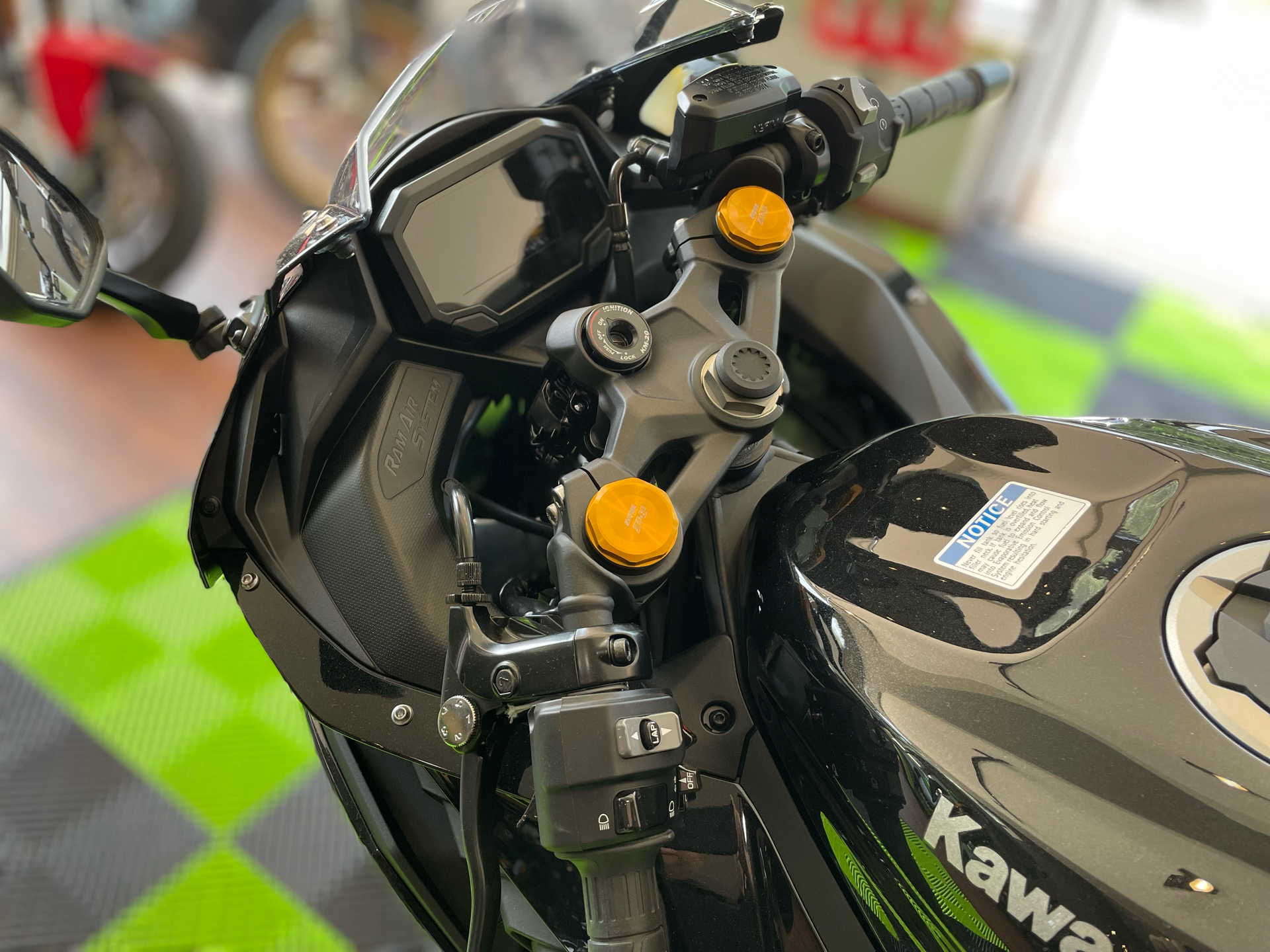 2024 Kawasaki Ninja ZX-4R ABS in Tyngsboro, Massachusetts - Photo 13