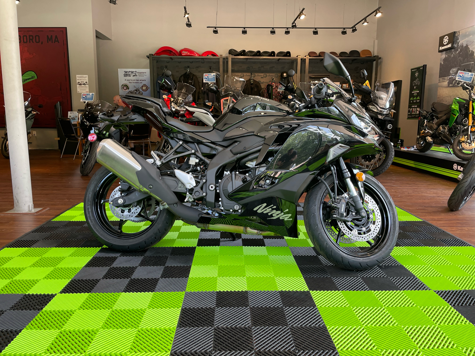 2024 Kawasaki Ninja ZX-4R ABS in Tyngsboro, Massachusetts - Photo 16