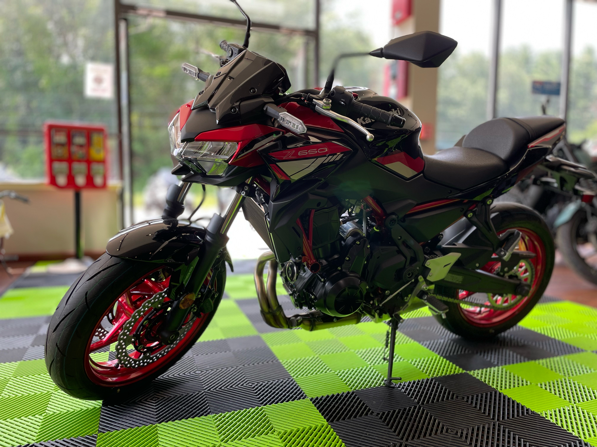 2024 Kawasaki Z650 ABS in Tyngsboro, Massachusetts - Photo 2