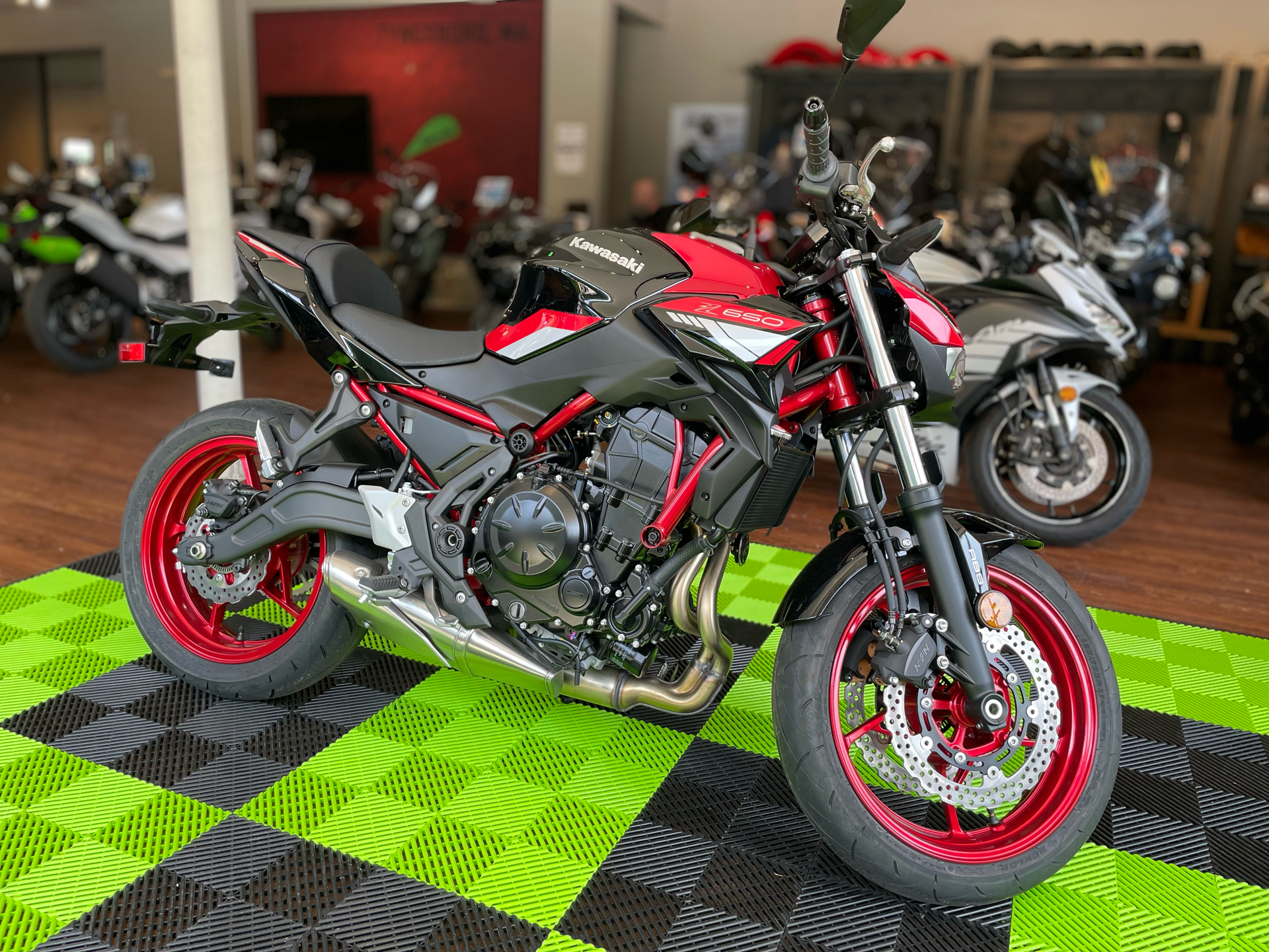 2024 Kawasaki Z650 ABS in Tyngsboro, Massachusetts - Photo 4