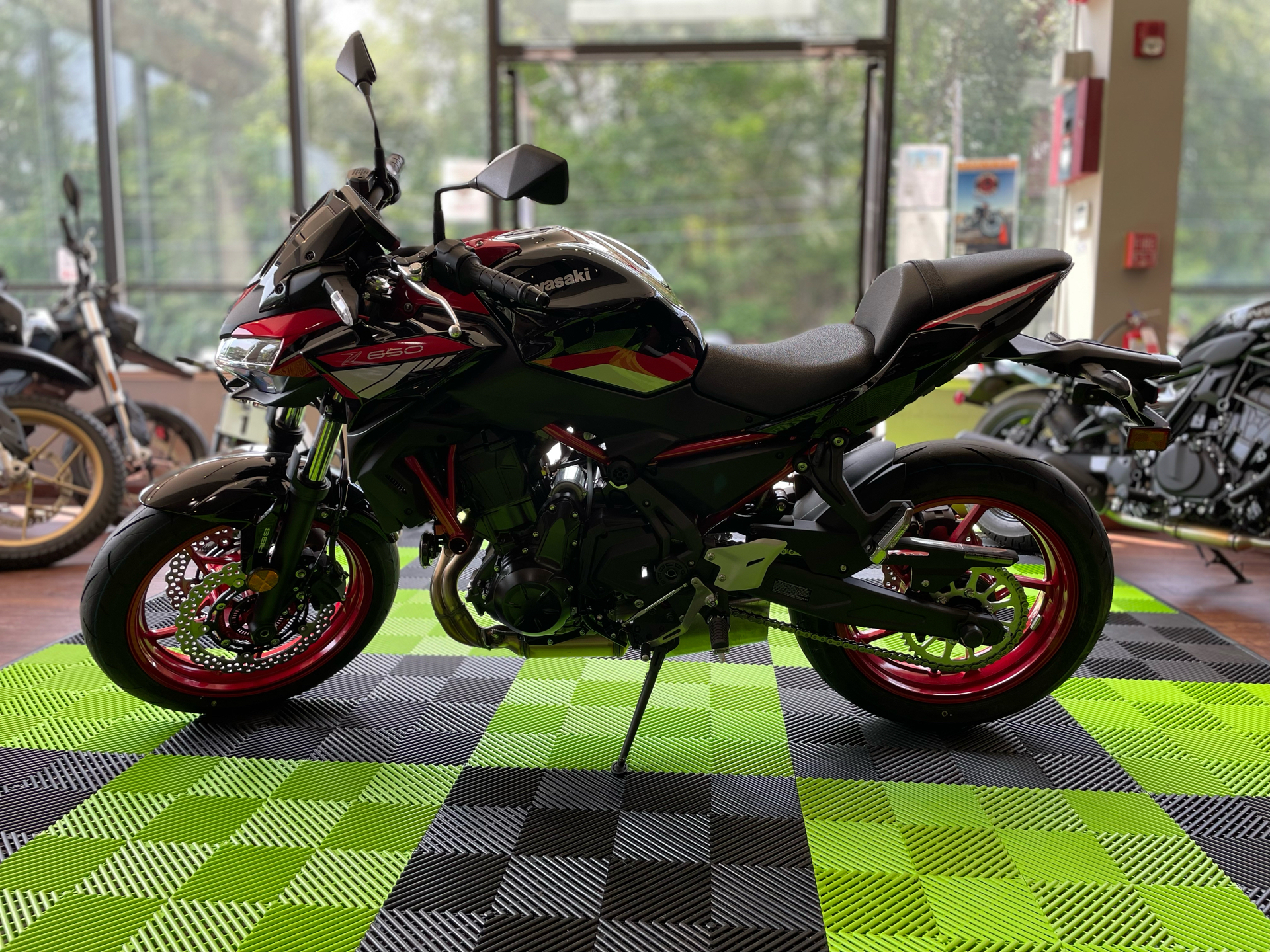 2024 Kawasaki Z650 ABS in Tyngsboro, Massachusetts - Photo 6