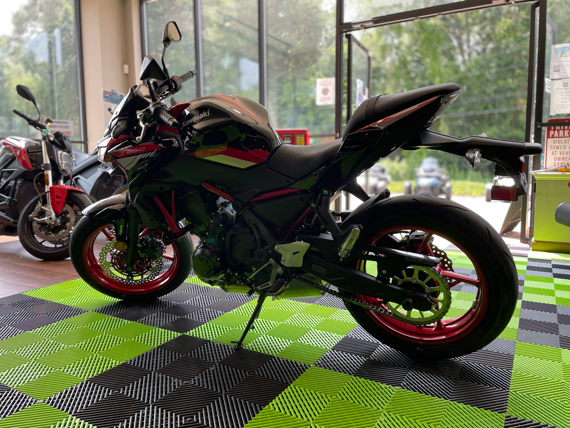 2024 Kawasaki Z650 ABS in Tyngsboro, Massachusetts - Photo 9
