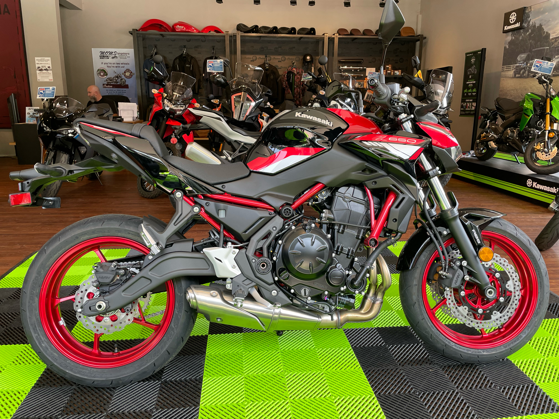 2024 Kawasaki Z650 ABS in Tyngsboro, Massachusetts - Photo 10