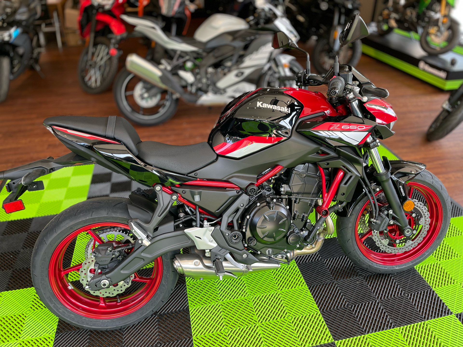 2024 Kawasaki Z650 ABS in Tyngsboro, Massachusetts - Photo 12