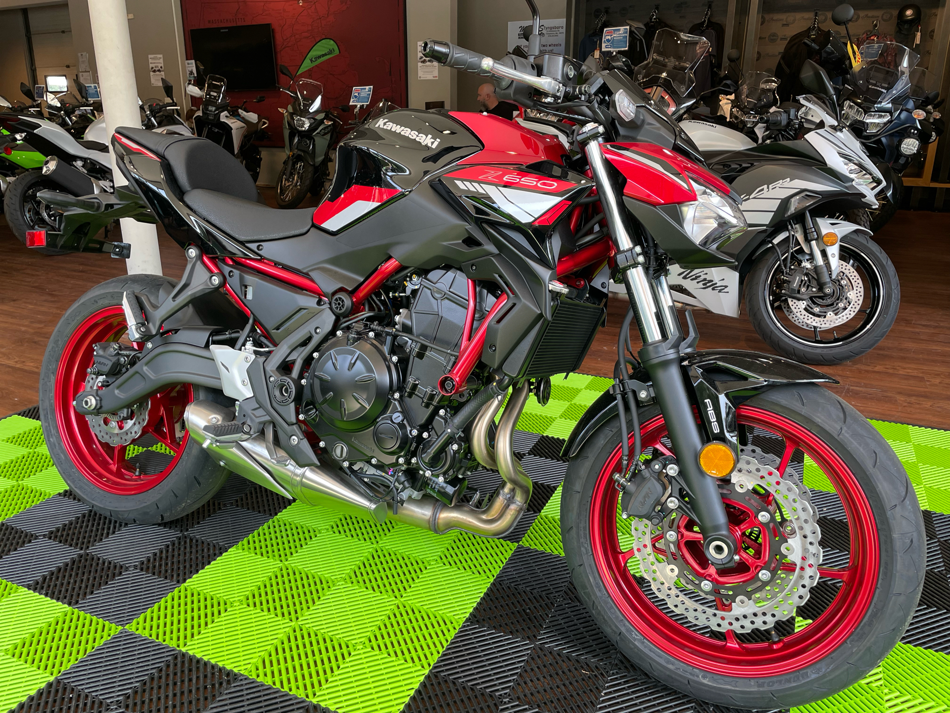 2024 Kawasaki Z650 ABS in Tyngsboro, Massachusetts - Photo 13