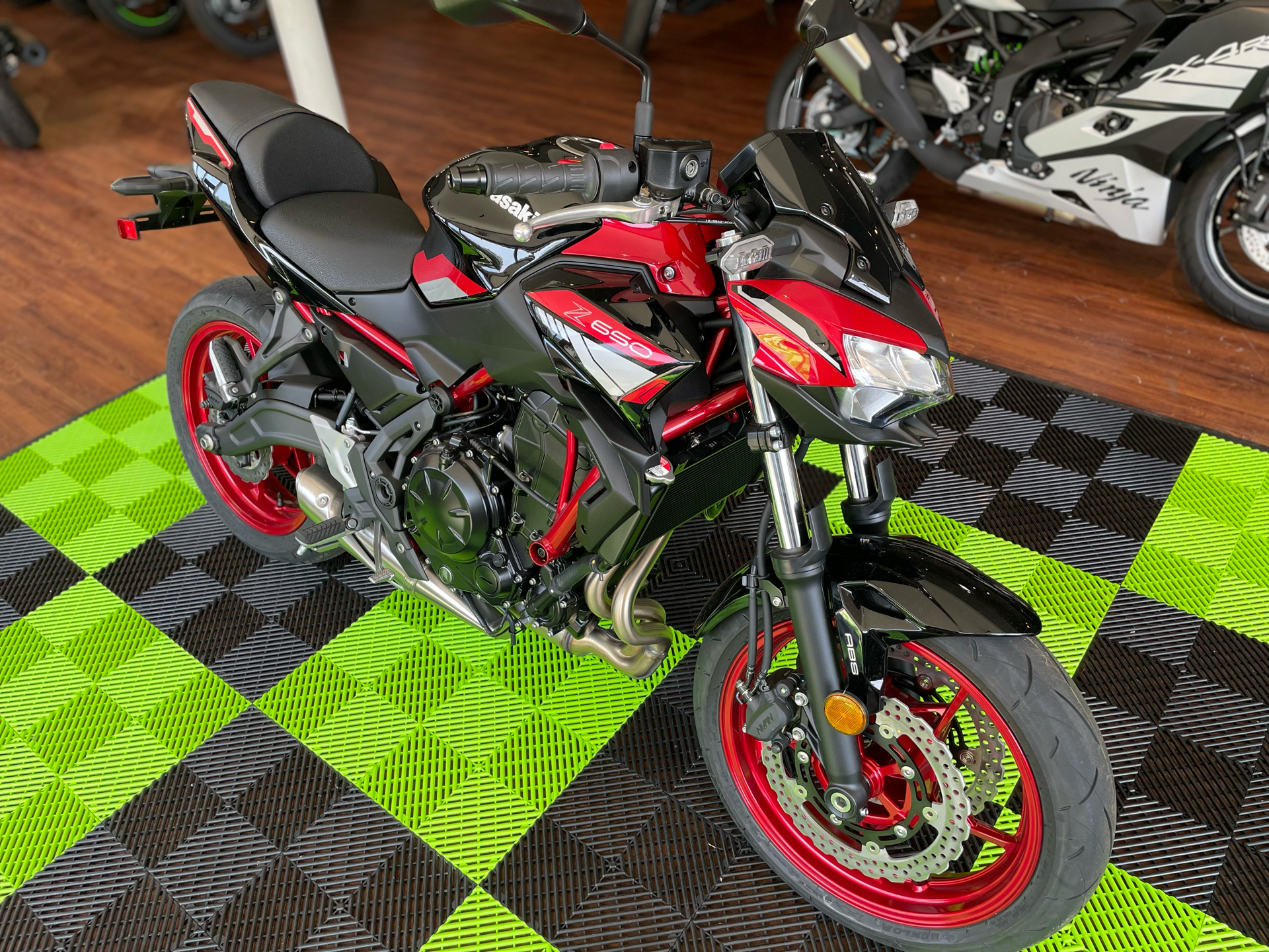 2024 Kawasaki Z650 ABS in Tyngsboro, Massachusetts - Photo 14