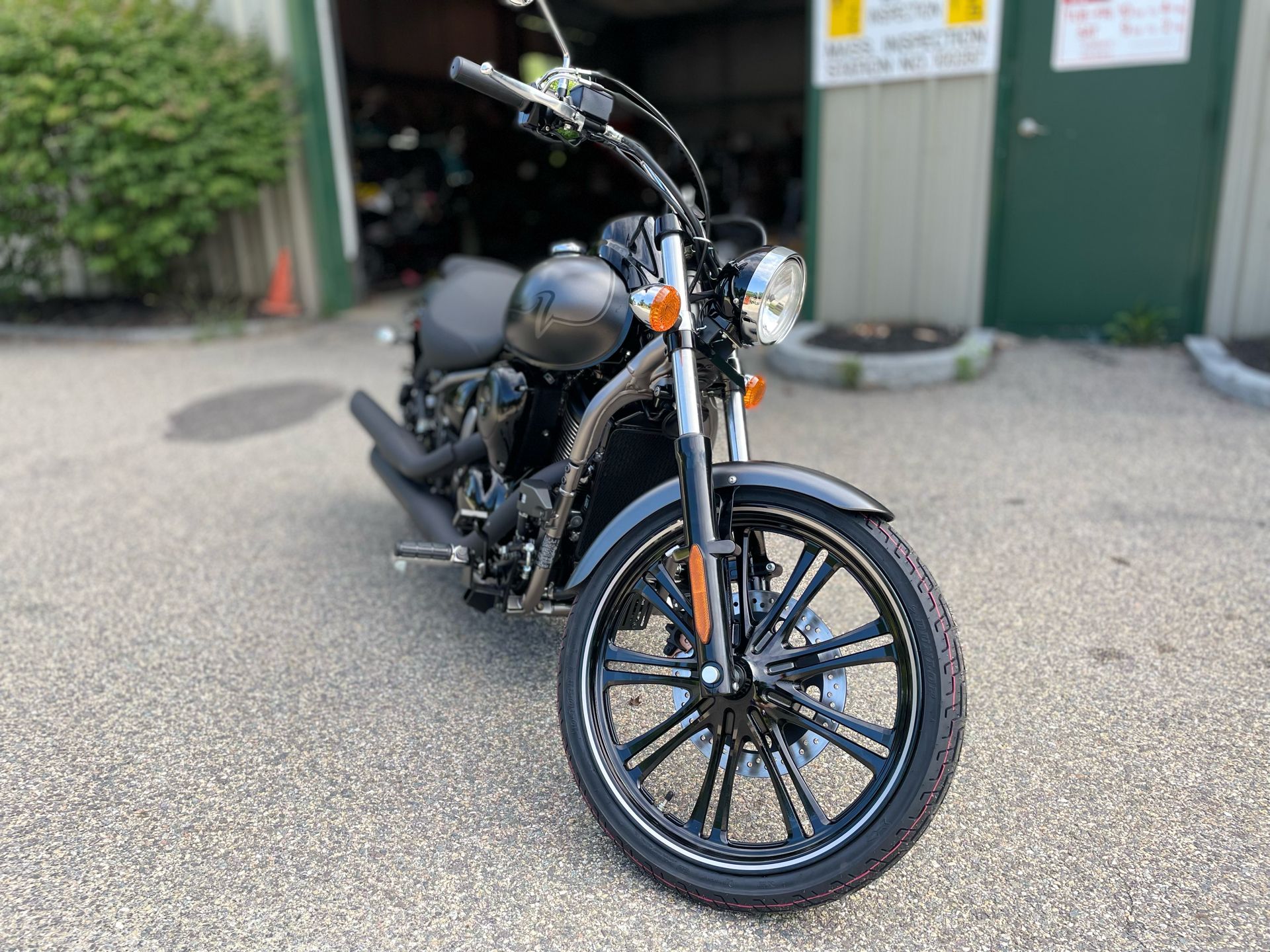 2024 Kawasaki Vulcan 900 Custom in Tyngsboro, Massachusetts - Photo 4