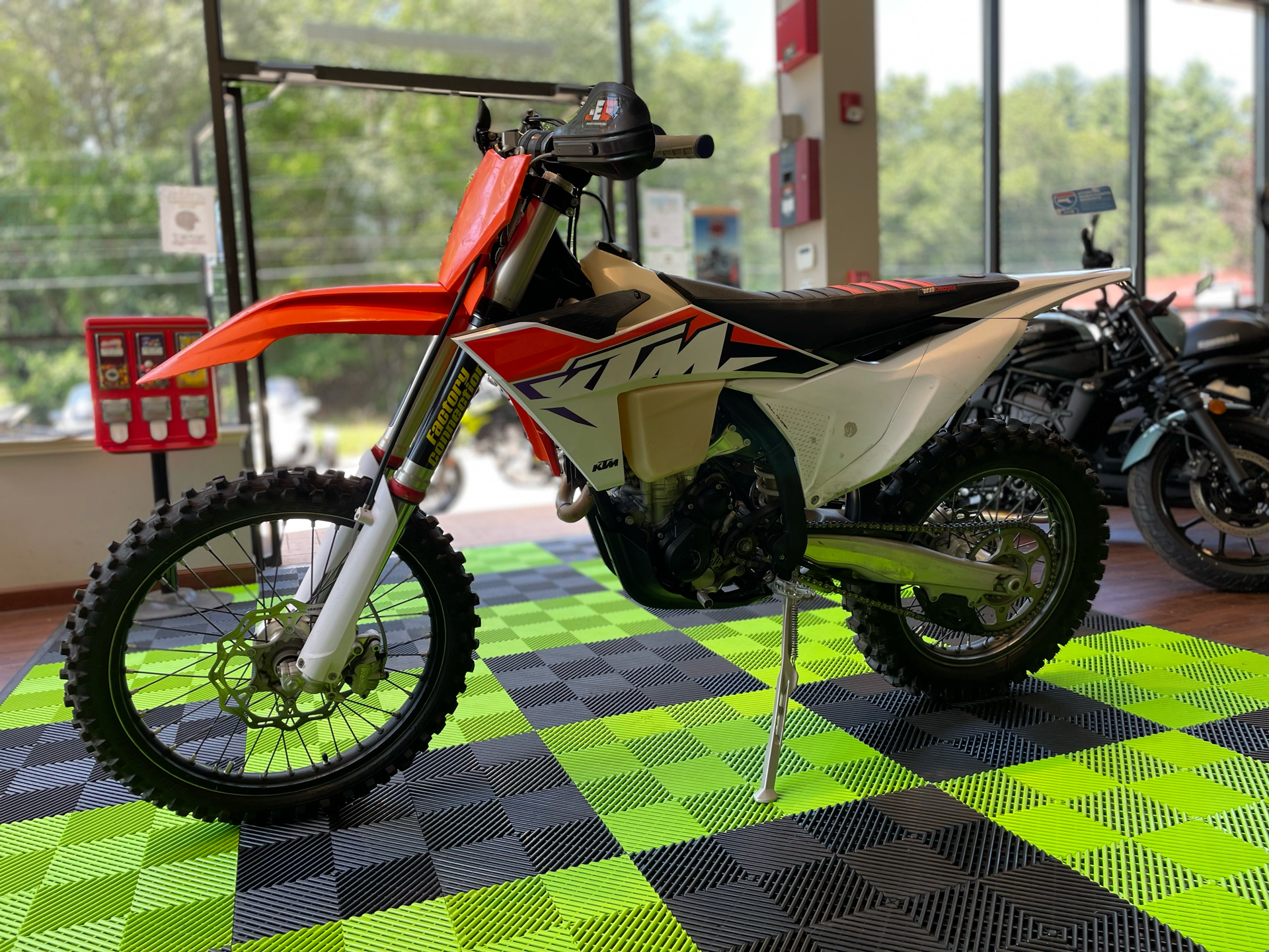 2023 KTM 250 XC-F in Tyngsboro, Massachusetts - Photo 6