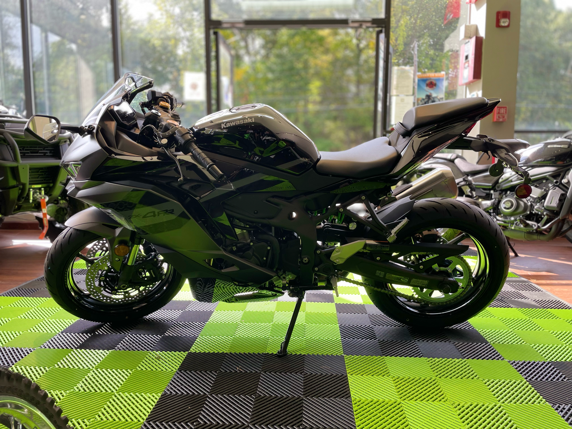 2026 Kawasaki Ninja ZX-4RR ABS in Tyngsboro, Massachusetts - Photo 2