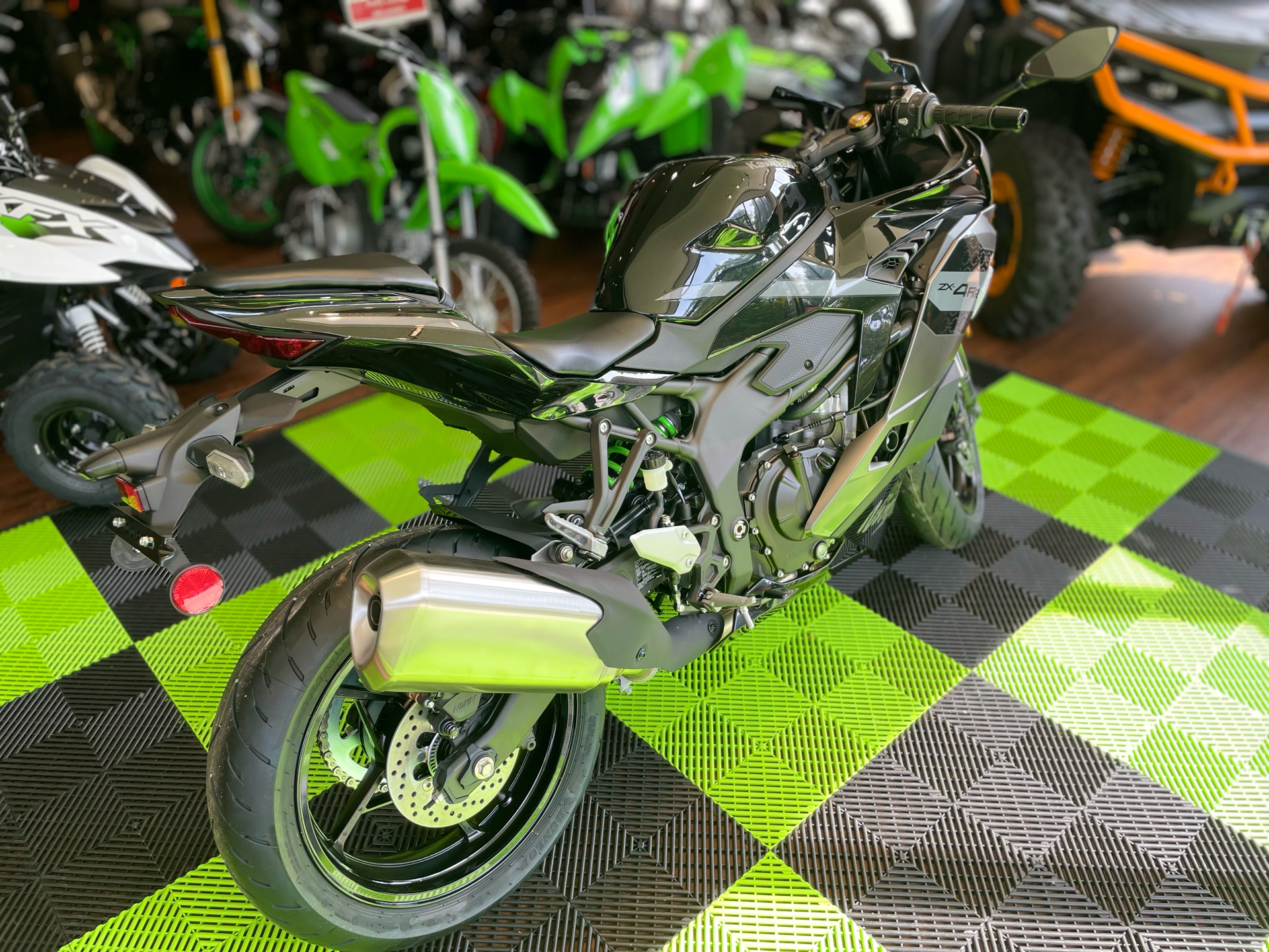 2026 Kawasaki Ninja ZX-4RR ABS in Tyngsboro, Massachusetts - Photo 16