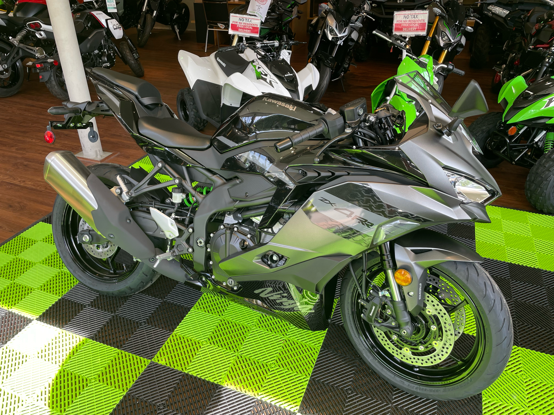 2026 Kawasaki Ninja ZX-4RR ABS in Tyngsboro, Massachusetts - Photo 18