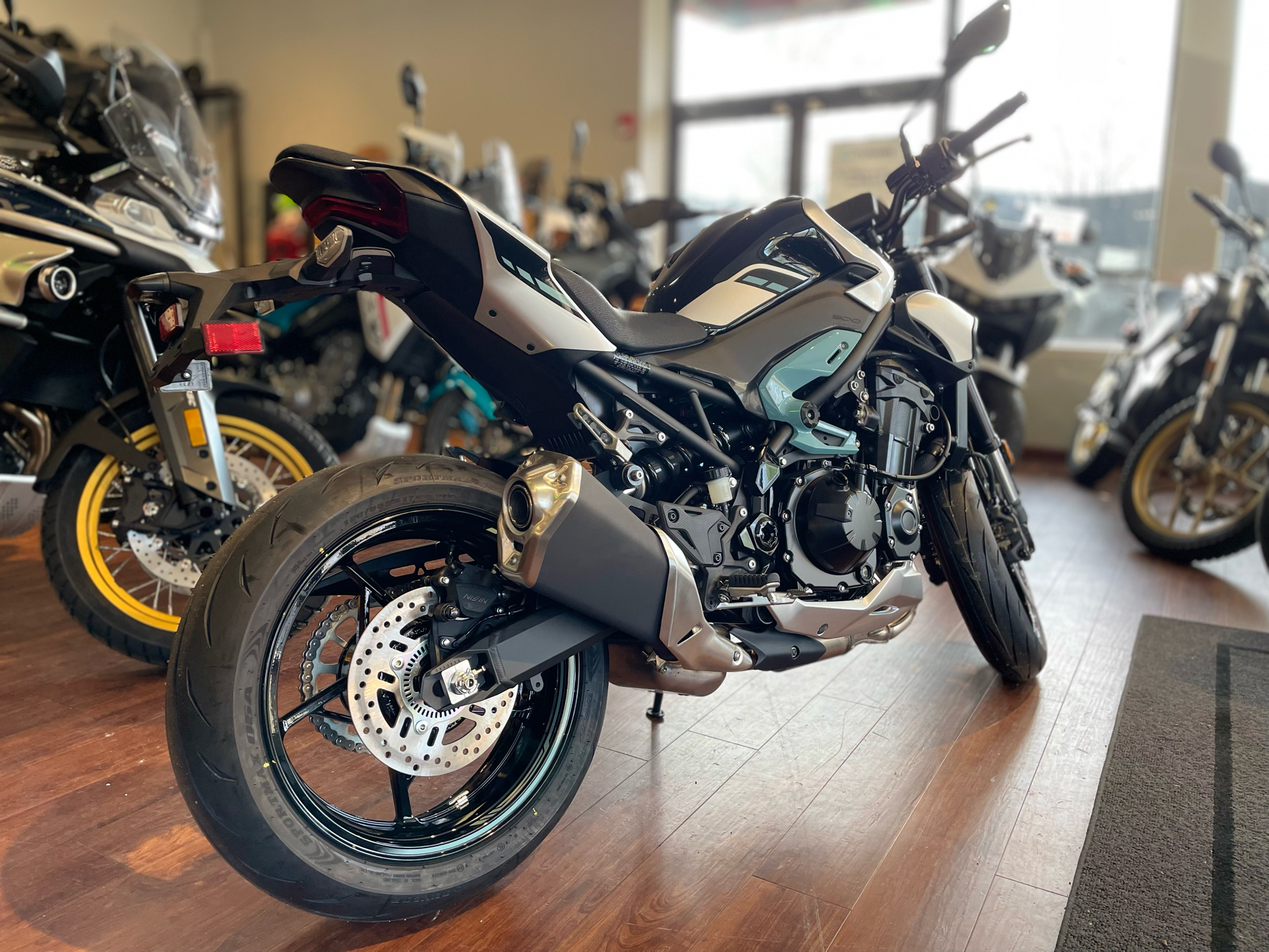 2025 Kawasaki Z900 ABS in Tyngsboro, Massachusetts - Photo 8