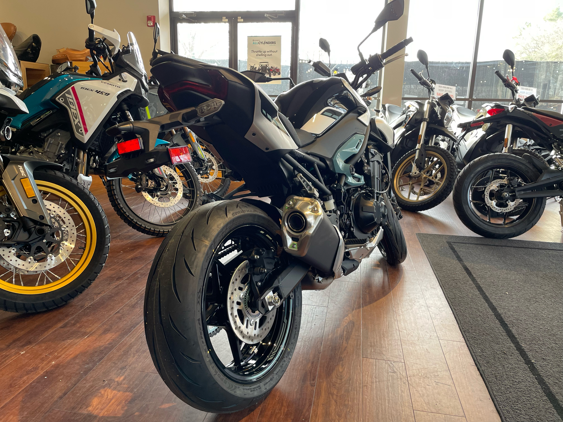 2025 Kawasaki Z900 ABS in Tyngsboro, Massachusetts - Photo 13