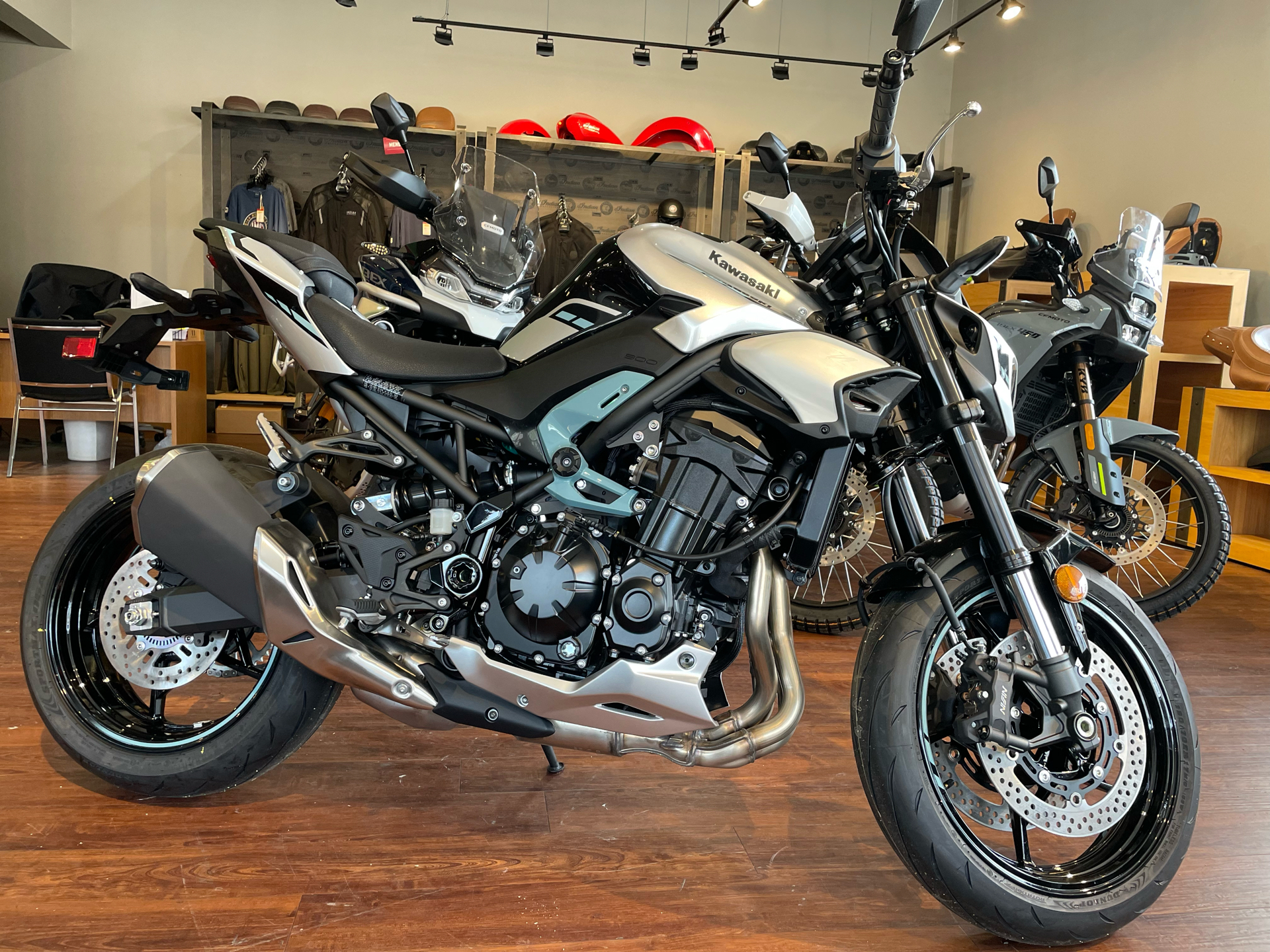 2025 Kawasaki Z900 ABS in Tyngsboro, Massachusetts - Photo 15
