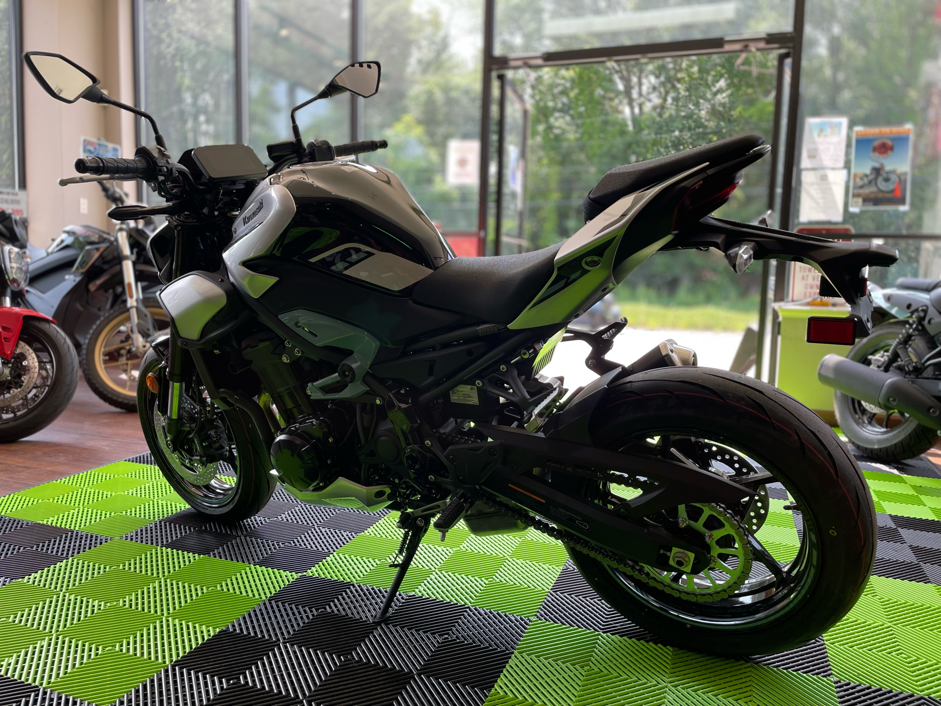 2025 Kawasaki Z900 ABS in Tyngsboro, Massachusetts - Photo 2