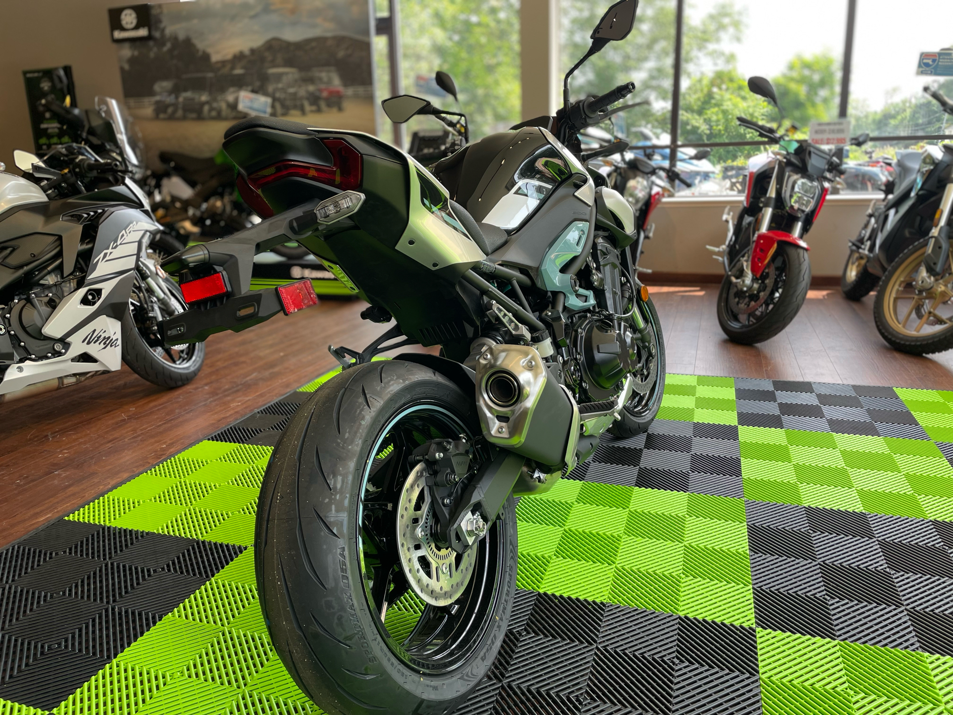 2025 Kawasaki Z900 ABS in Tyngsboro, Massachusetts - Photo 4