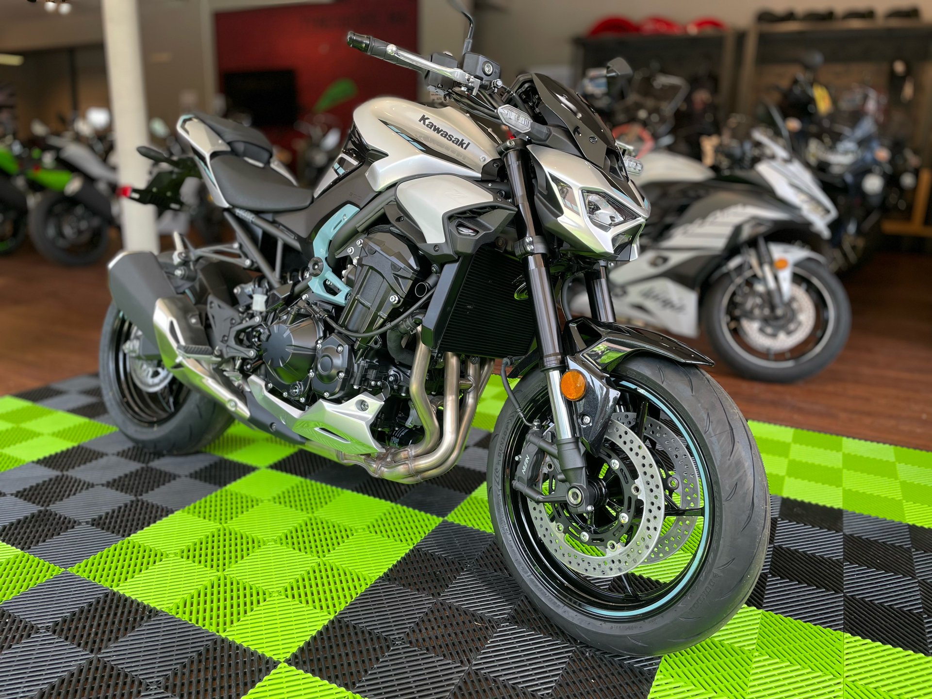2025 Kawasaki Z900 ABS in Tyngsboro, Massachusetts - Photo 5
