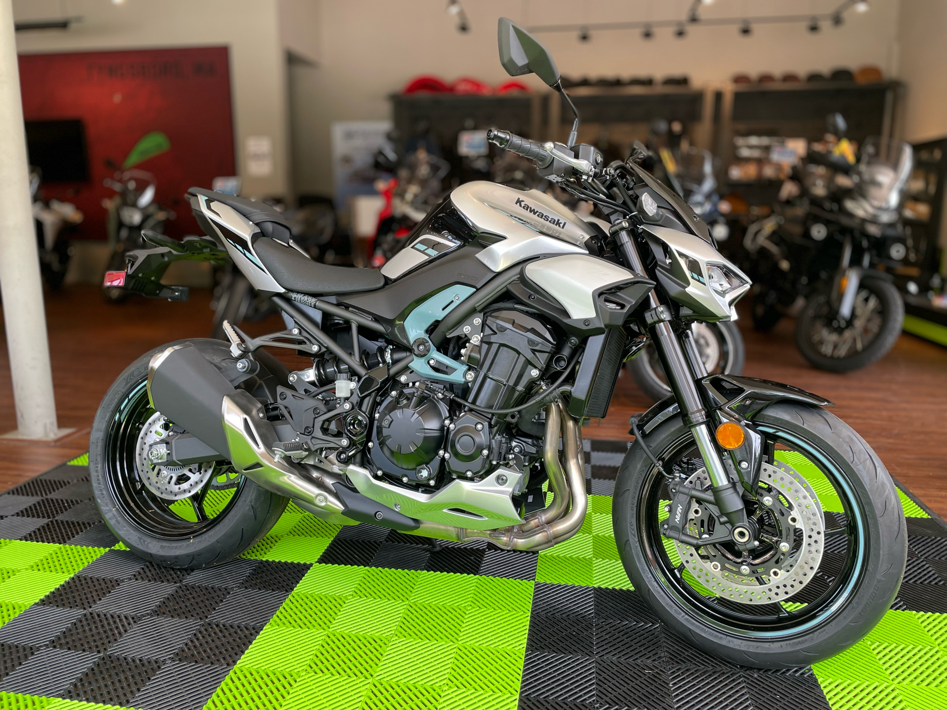 2025 Kawasaki Z900 ABS in Tyngsboro, Massachusetts - Photo 6