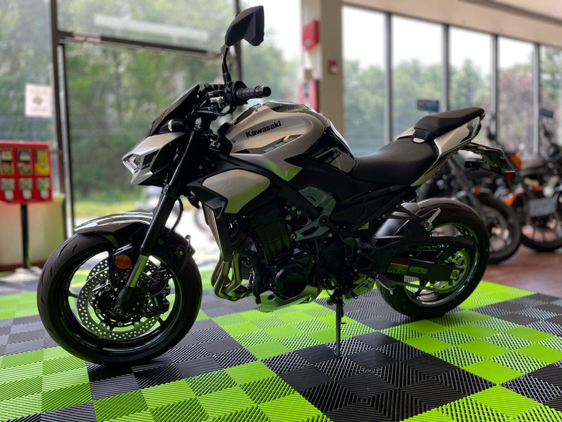 2025 Kawasaki Z900 ABS in Tyngsboro, Massachusetts - Photo 12